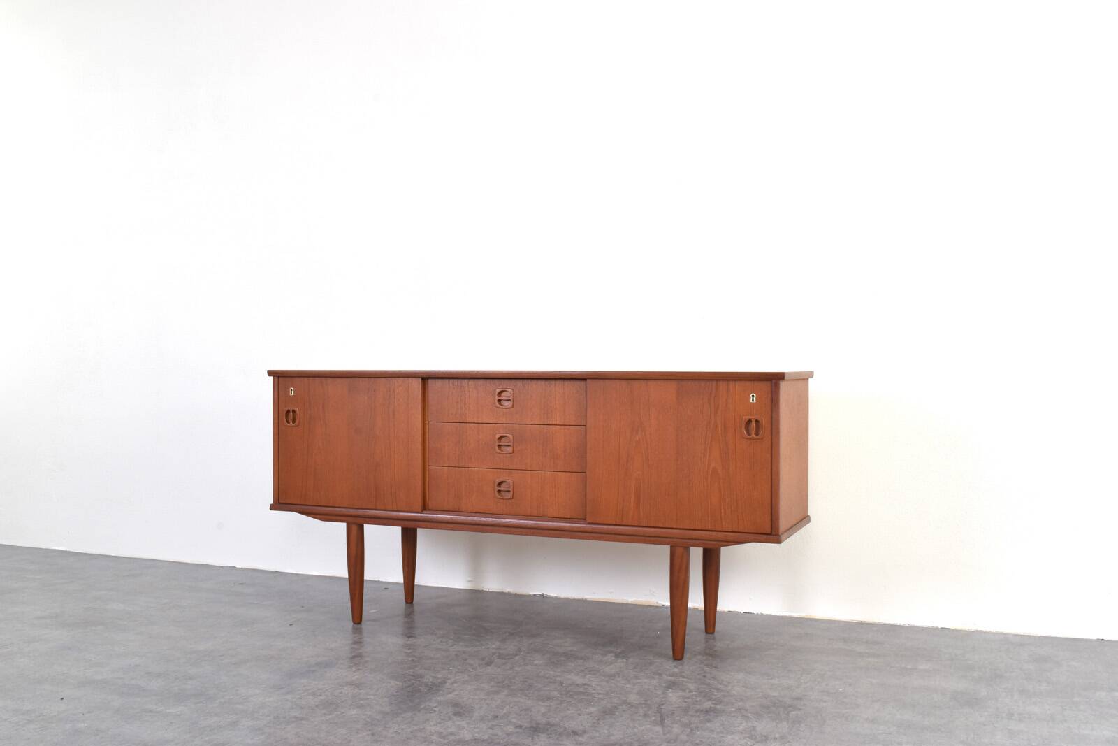 Buffet en teck danois des années 1960.
