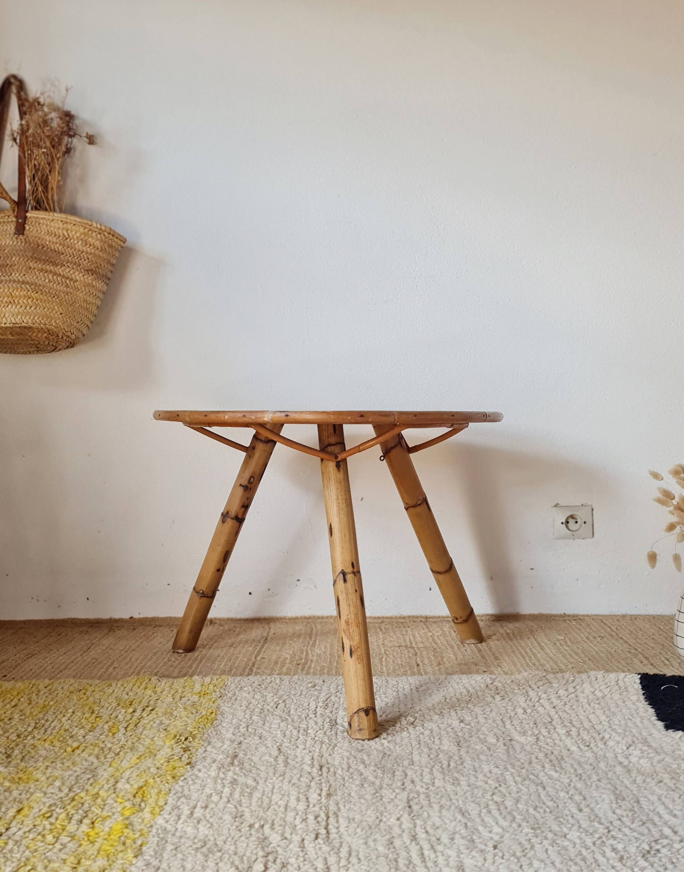 Tripod coffee table – Rattan & Bamboo – Sky blue oval top – 60s