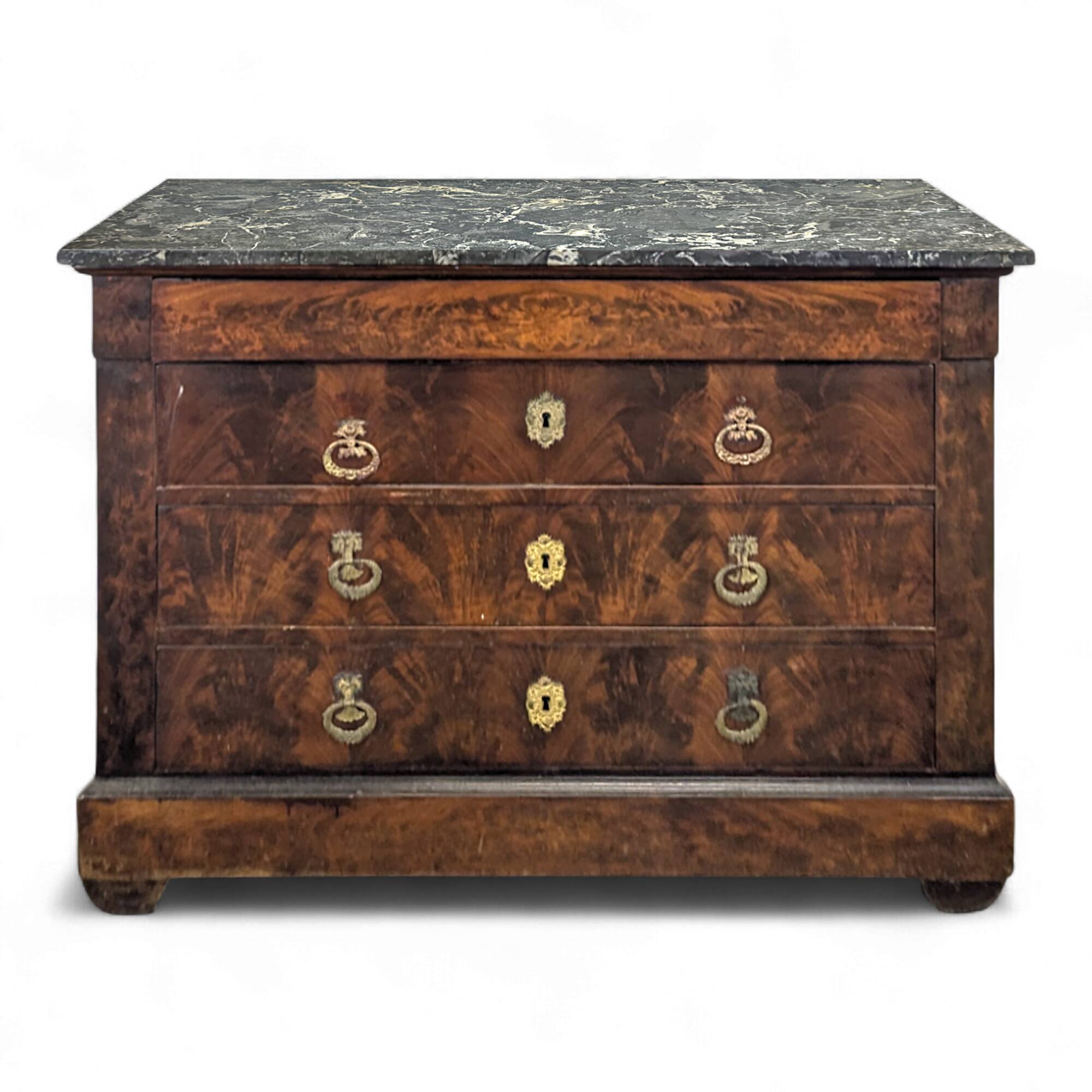 Restoration period chest of drawers with bronze ornaments