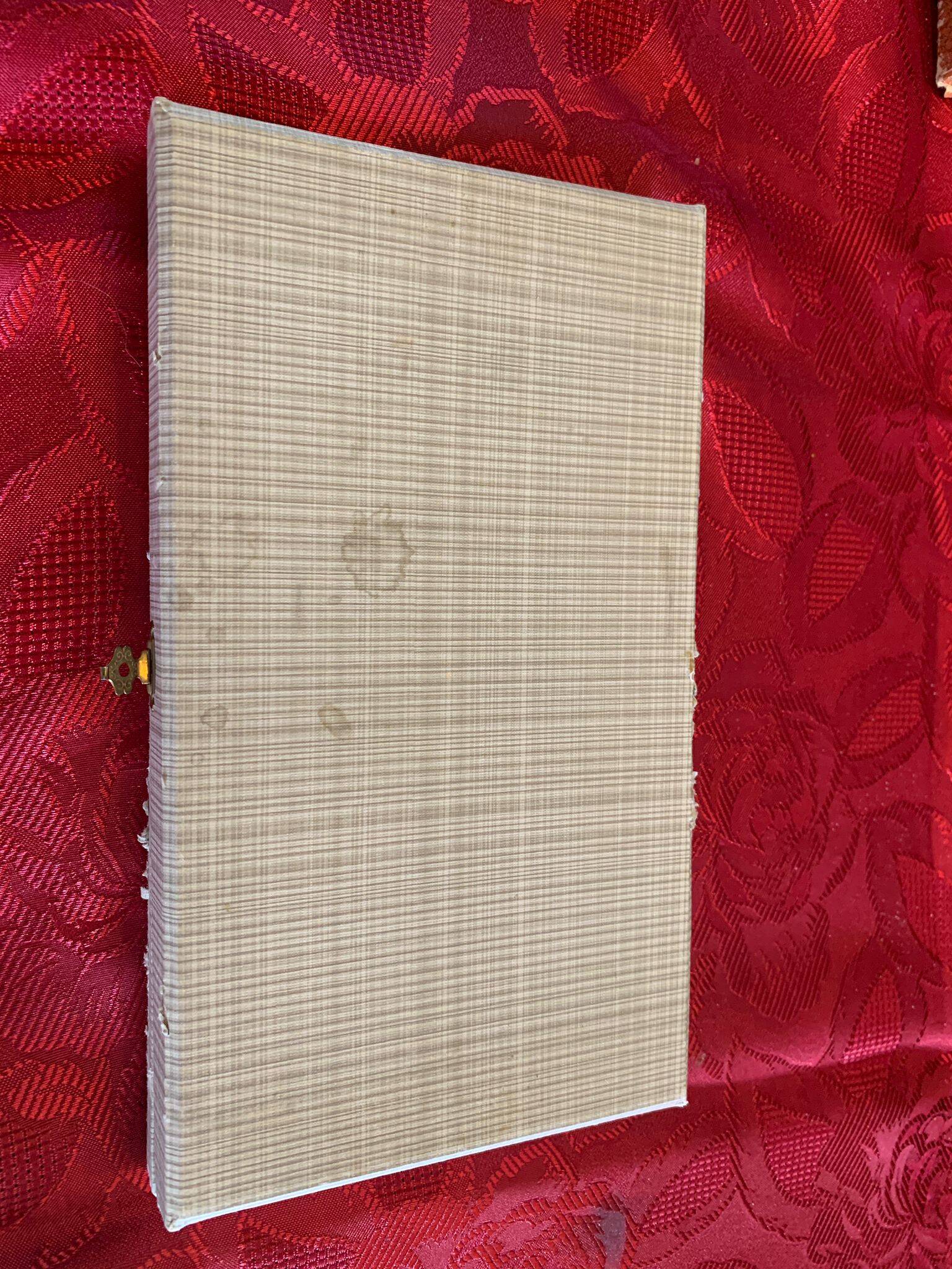 Coffret de 12 couteaux monneret – manches en corne véritable
