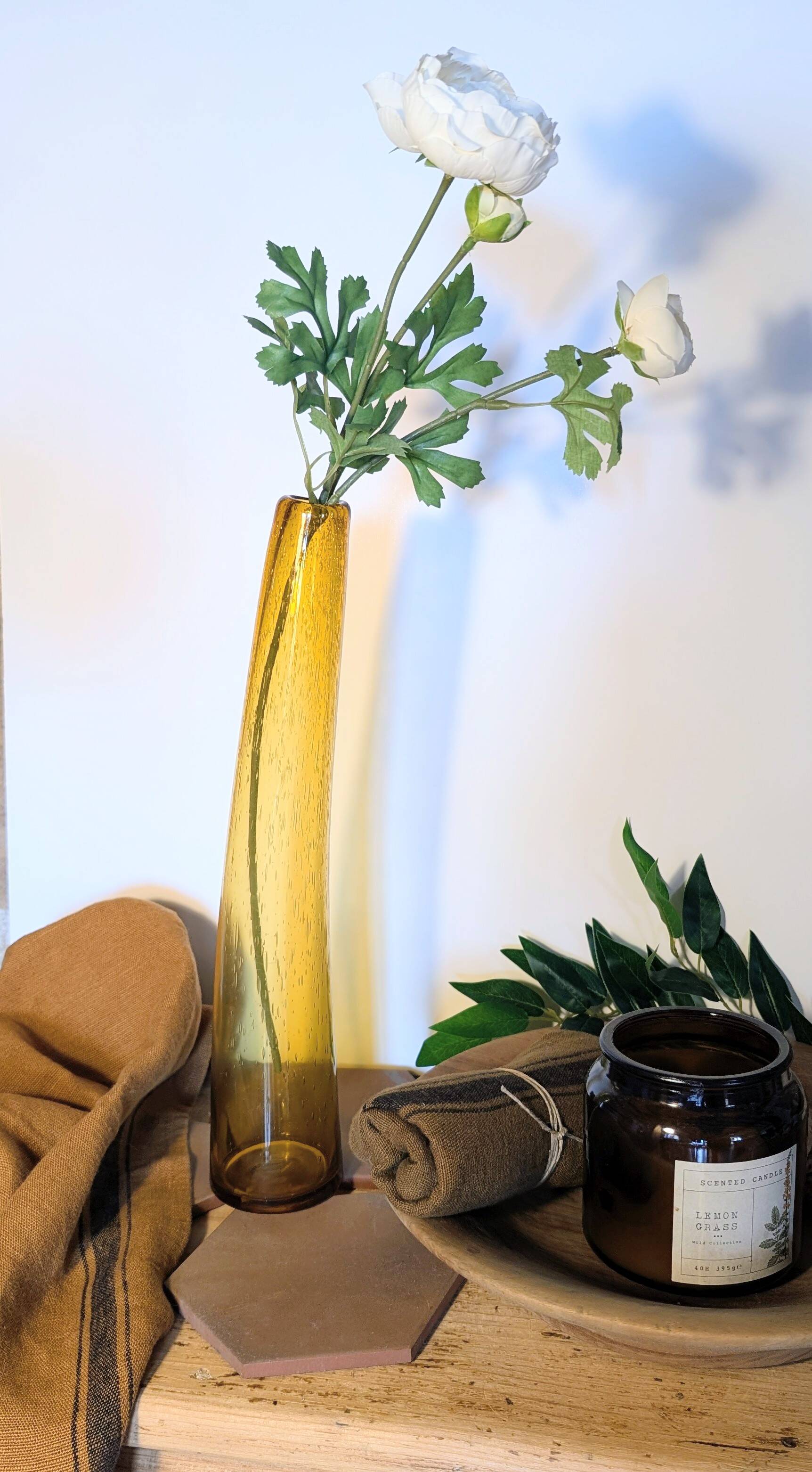 Curved bubble vase
