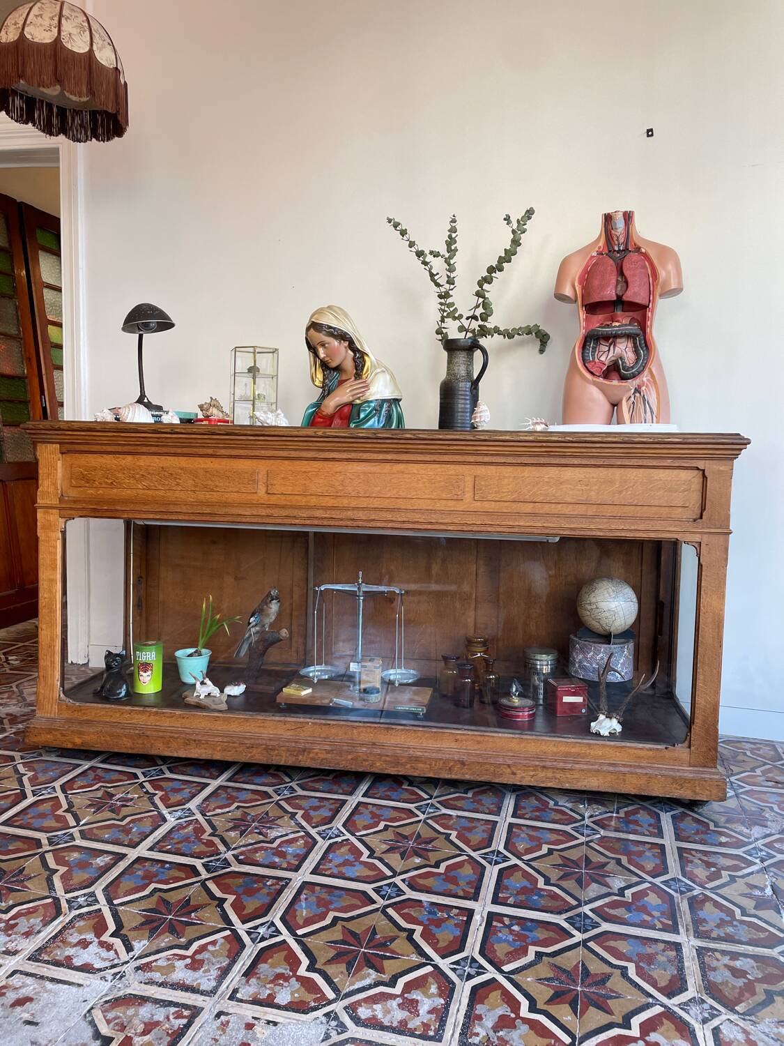 Comptoir d'exposition d'antiquités