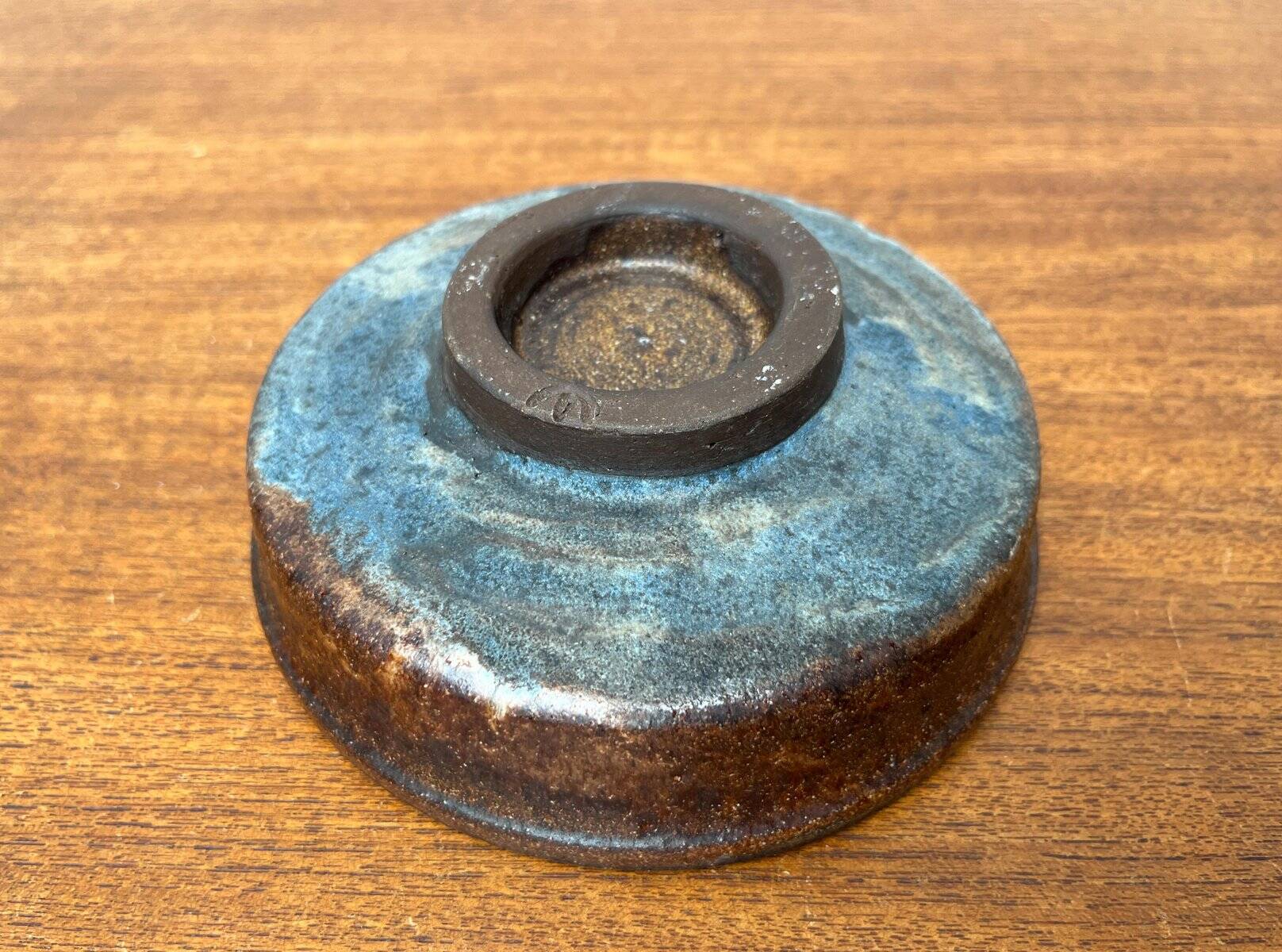 Mid-century German studio pottery bowl by Volker Ellwanger, 1960s.