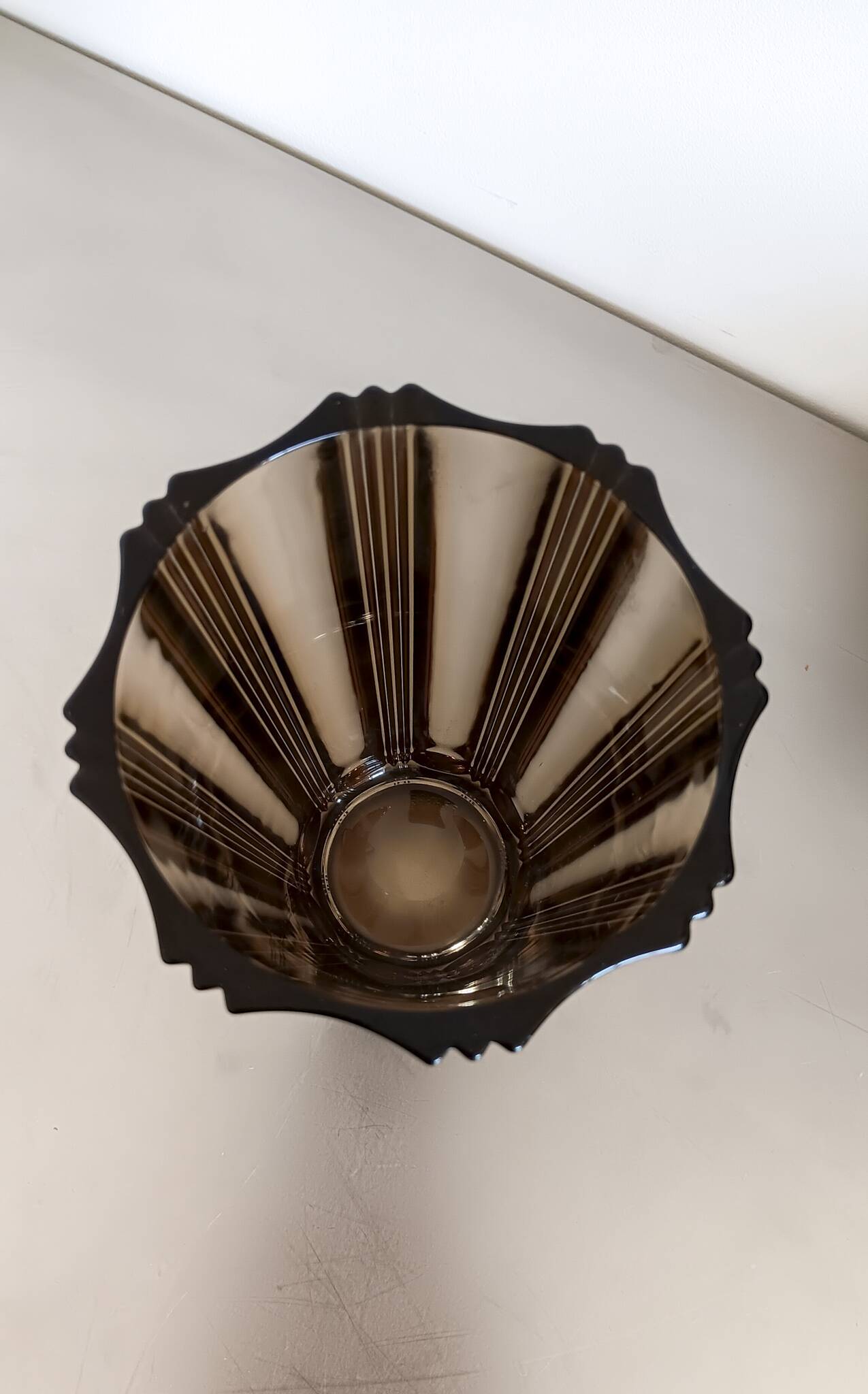 Vase en verre brun, vintage style art déco.