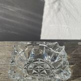 Cendrier en verre transparent classique carré. 