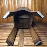 Ancien tabouret forme tonneau bois brut + cerclages métal vintage