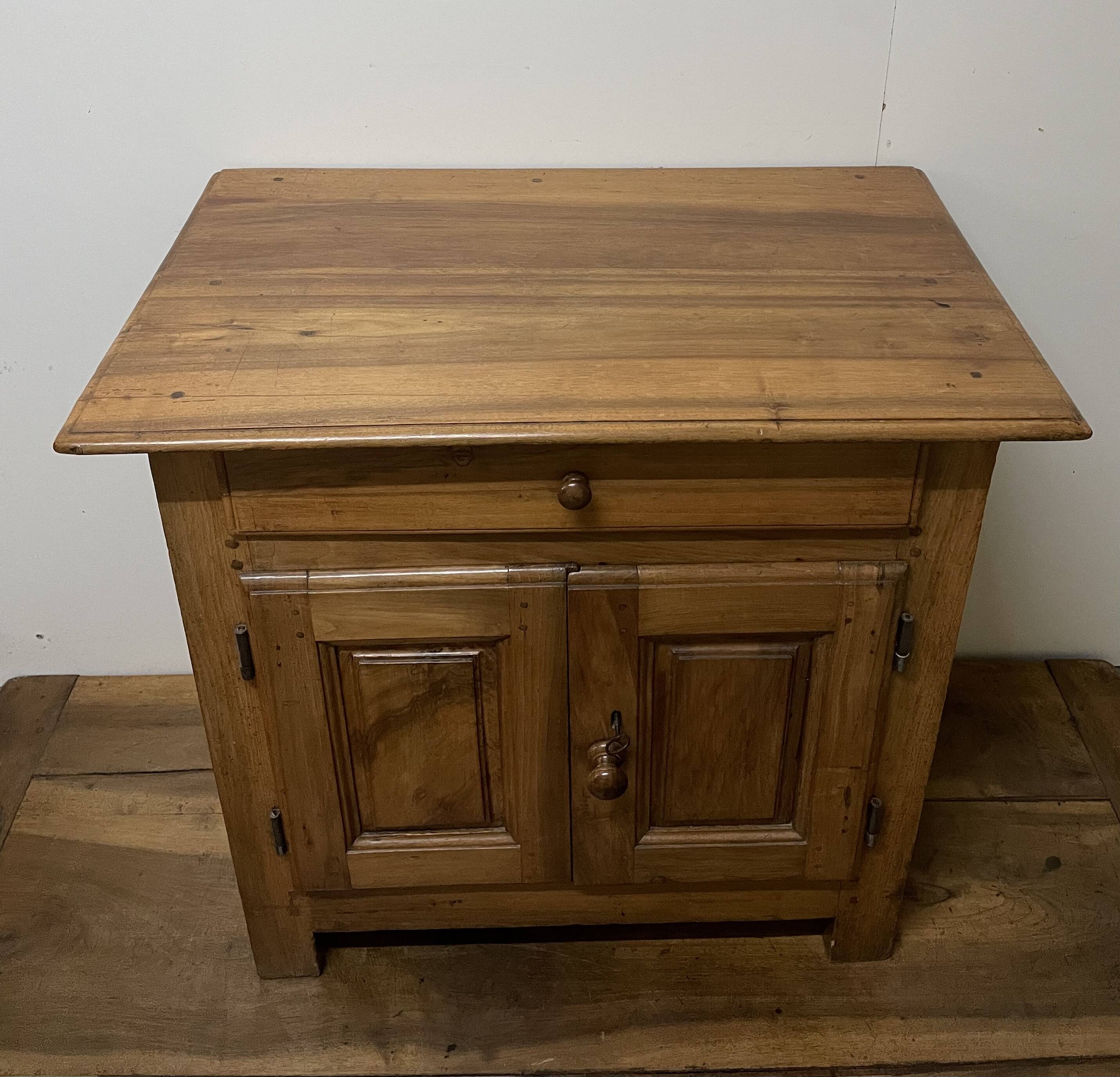 Small Community Furniture in Walnut from the end of the 18th century