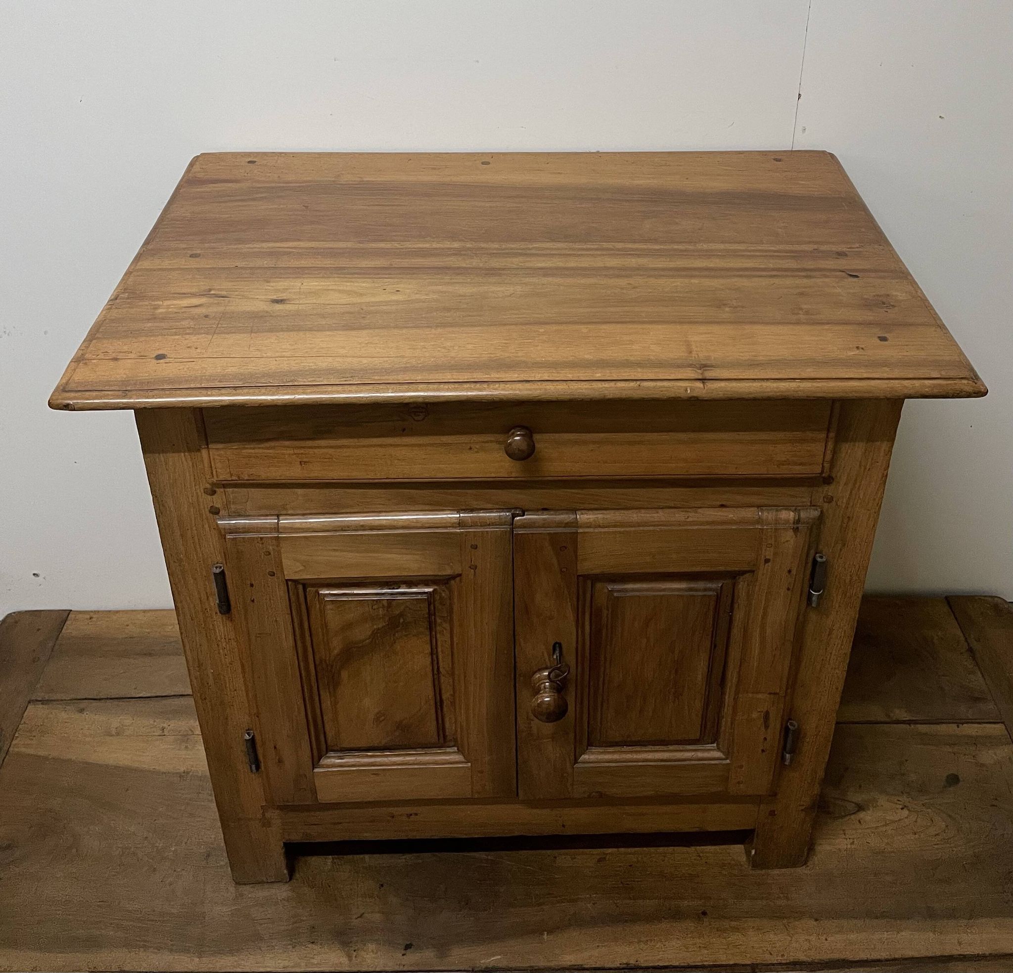 Small Community Furniture in Walnut from the end of the 18th century