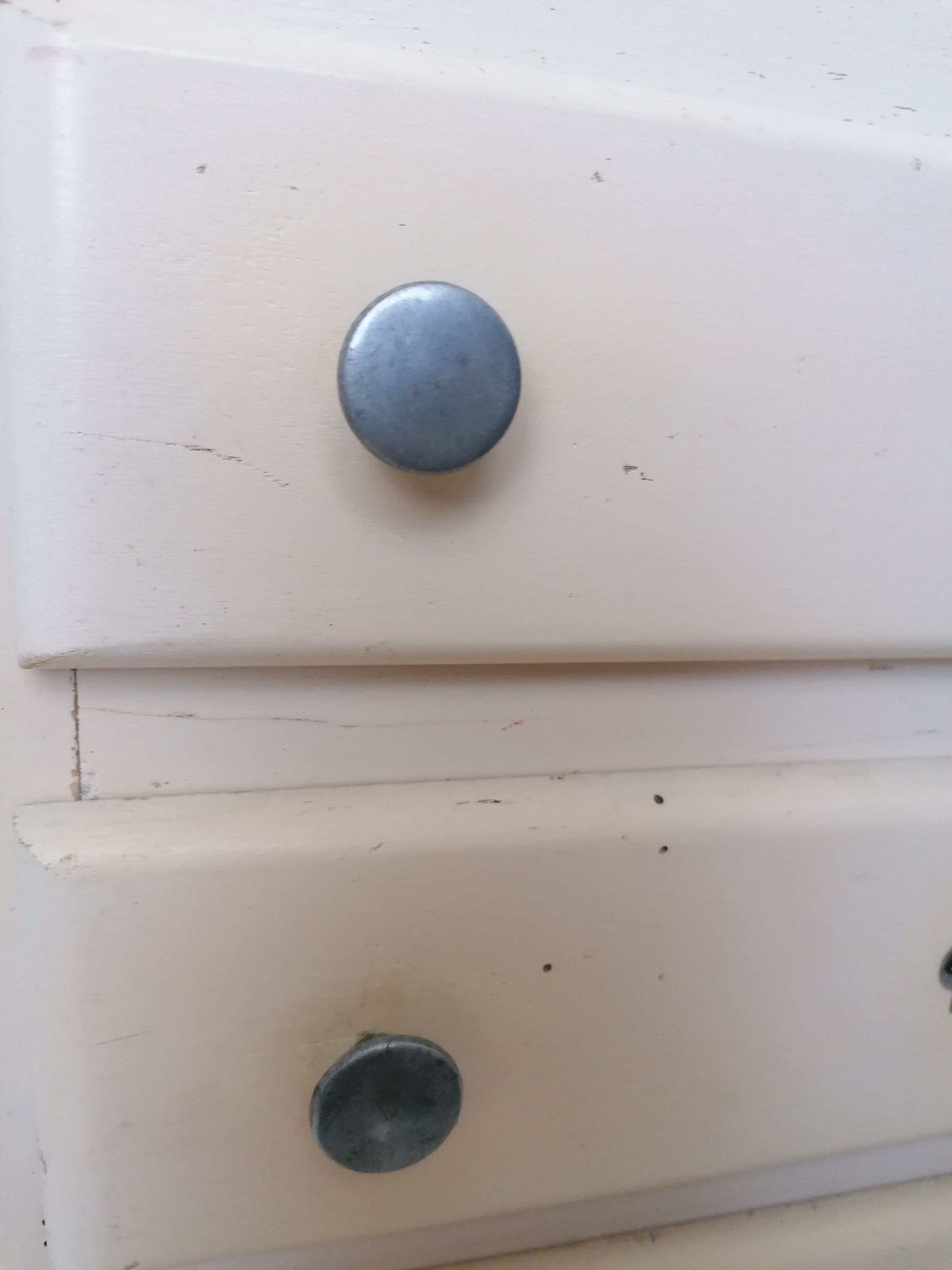 Small storage unit to lay