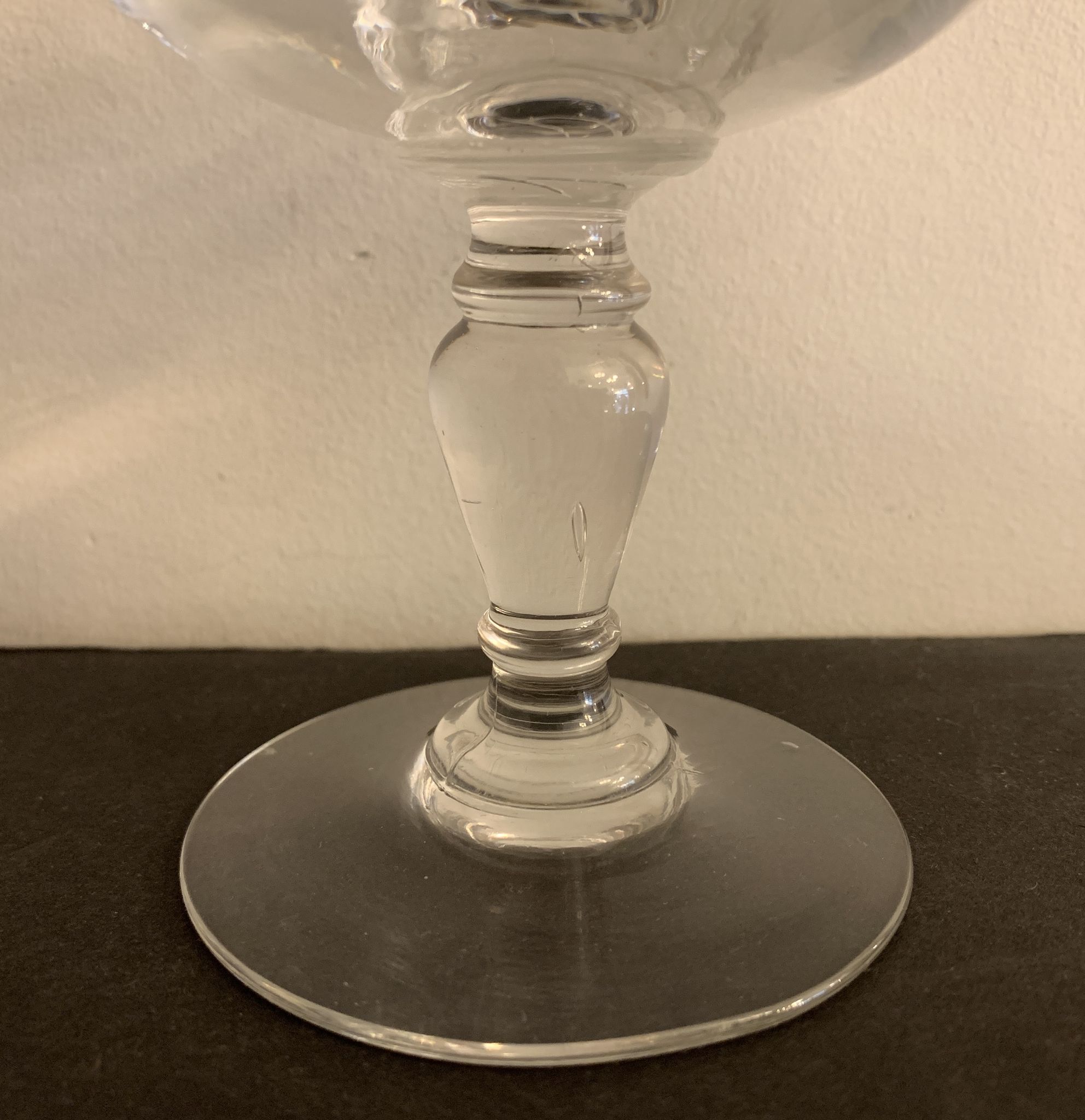 6 coupes à champagne anciennes en cristallin soufflé