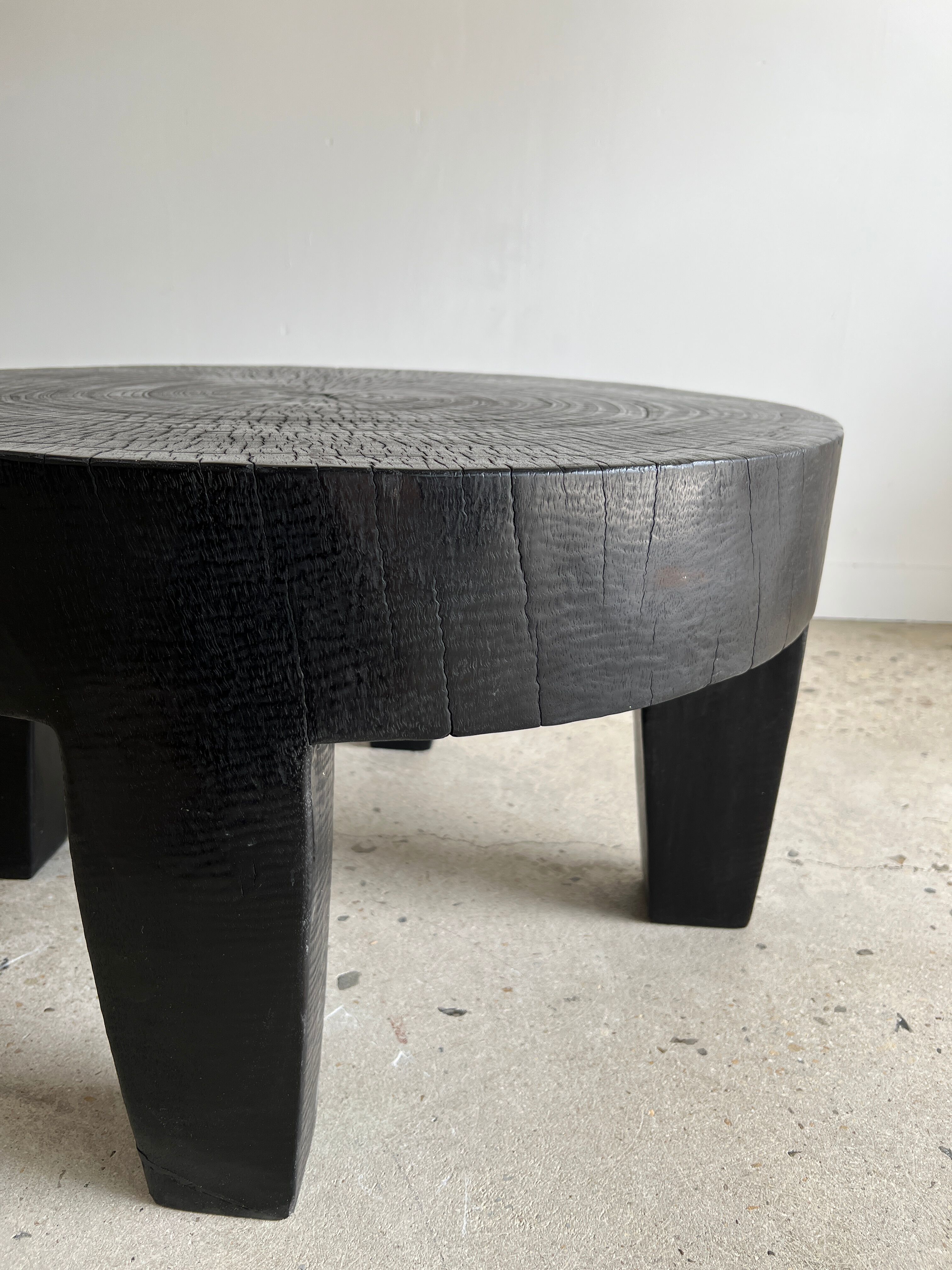 Coffee table en bois massif monoxyle noir