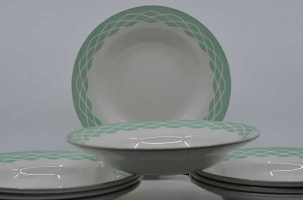 8 assiettes creuses terre de fer Digoin