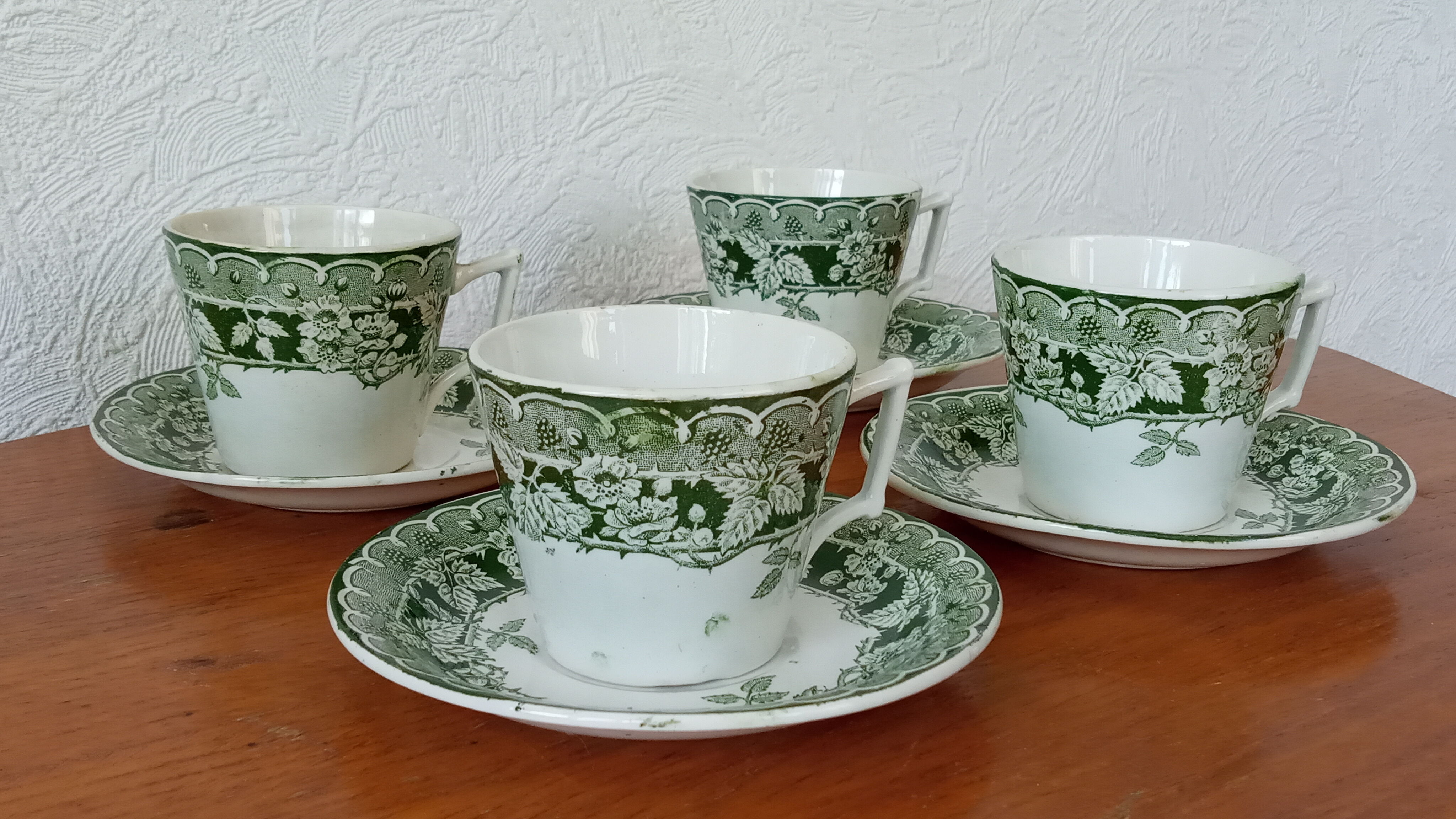 Four coffee cups in iron earth of Saint Amand