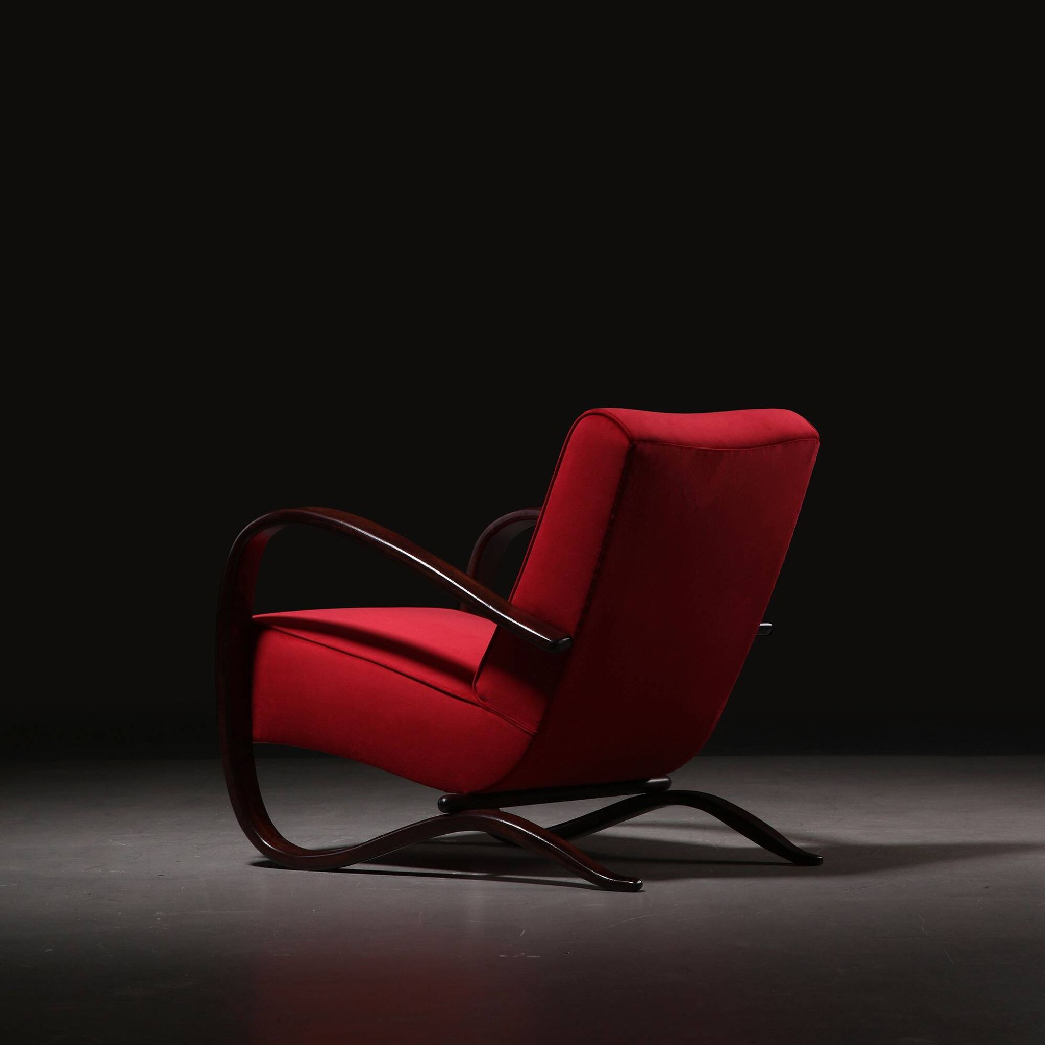 Jindřich Halabala ‘H-269’ Armchair in Red Velvet and Stained Beech, 1930s