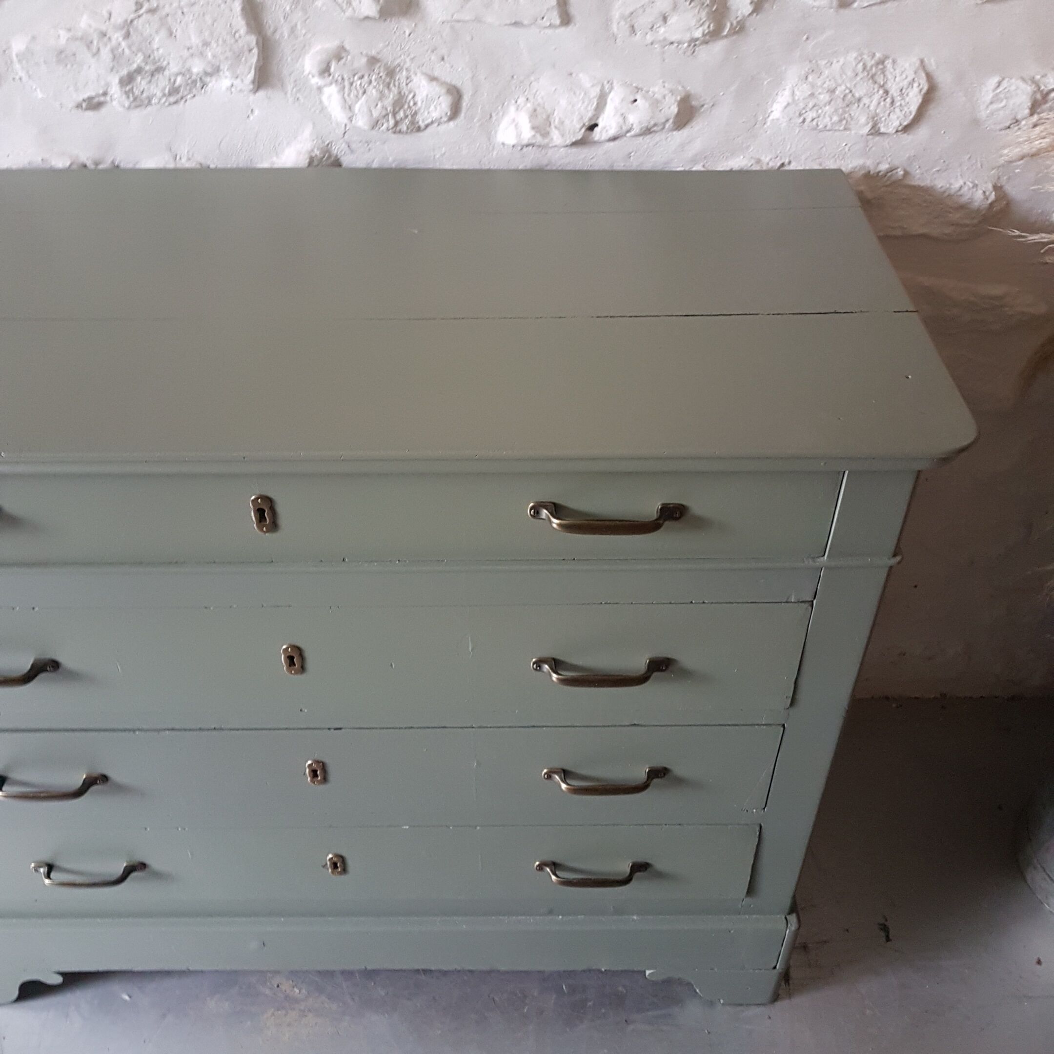 Clear khaki dresser