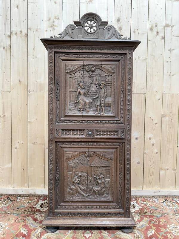 Bonnetiere - Armoire bretonne en chêne massif sculpté