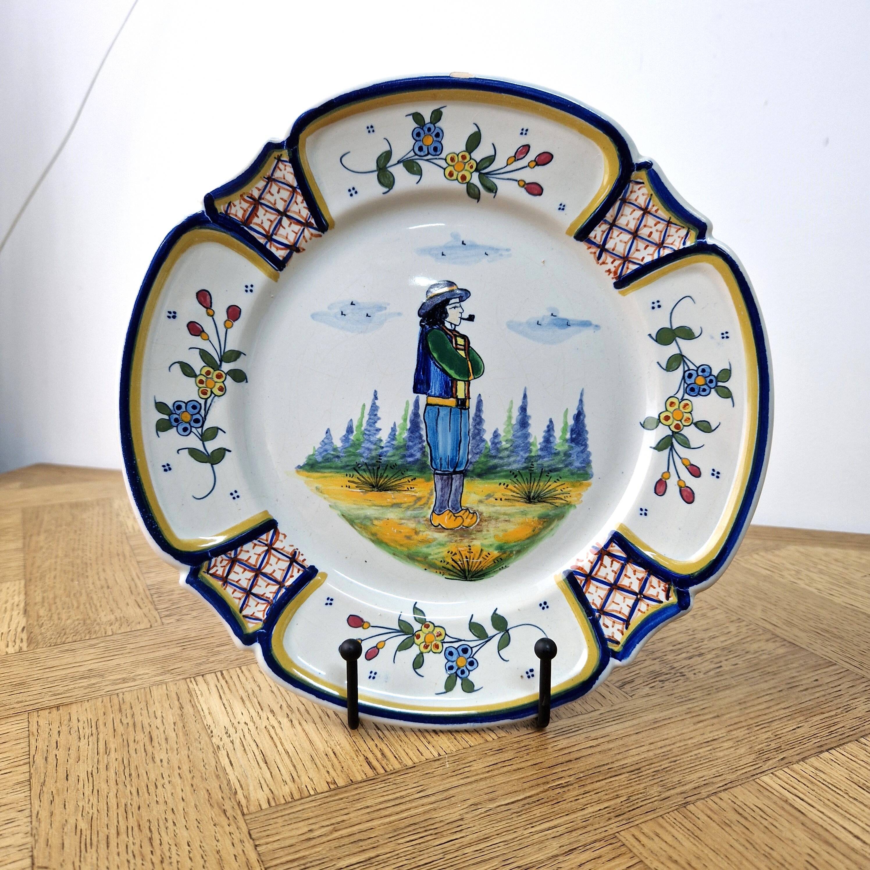 Old wall plate Character Henriot Quimper