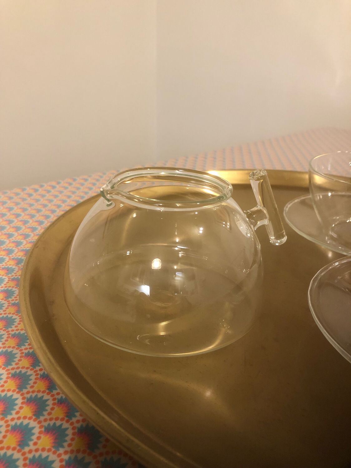 Set of 2 cups and a teapot made of blown glass by Mathias Paris.