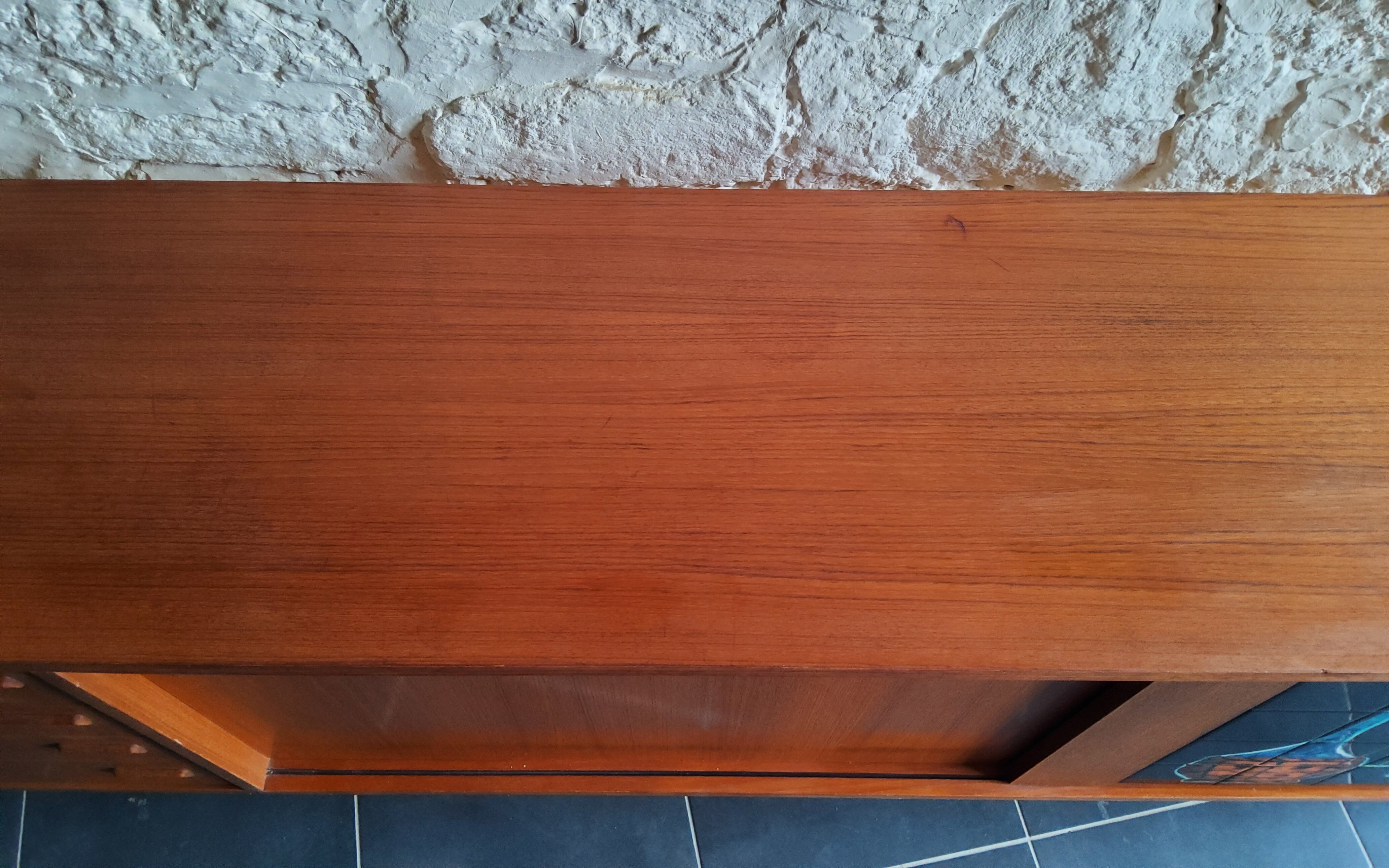 Vintage row with sliding doors and ceramic decoration