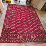 Tapis rouge à motifs