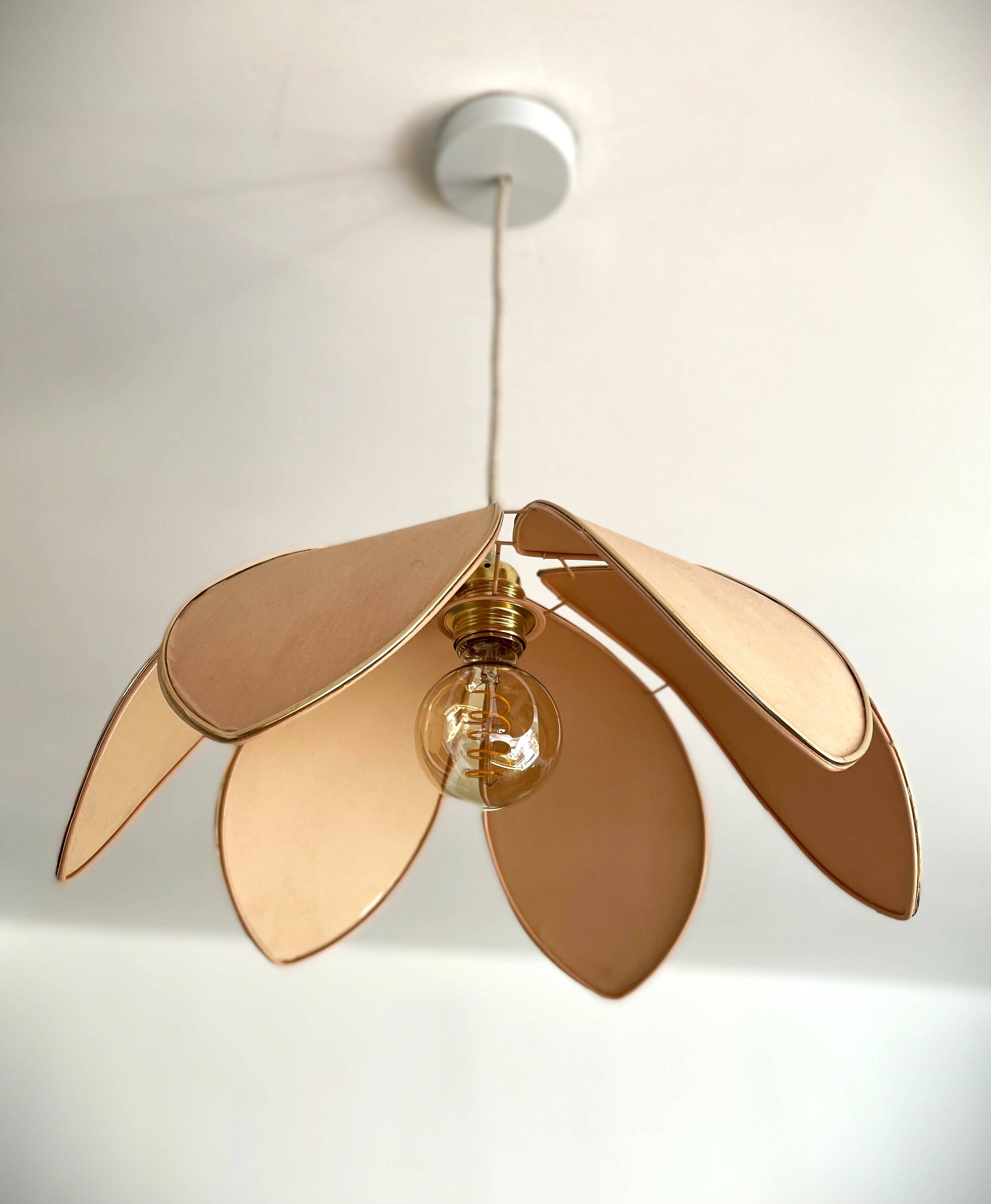 Vintage suspension with lotus flower petals