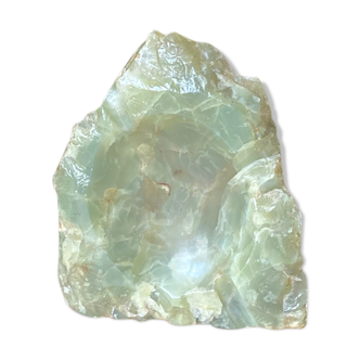 Empty pocket in onyx marble