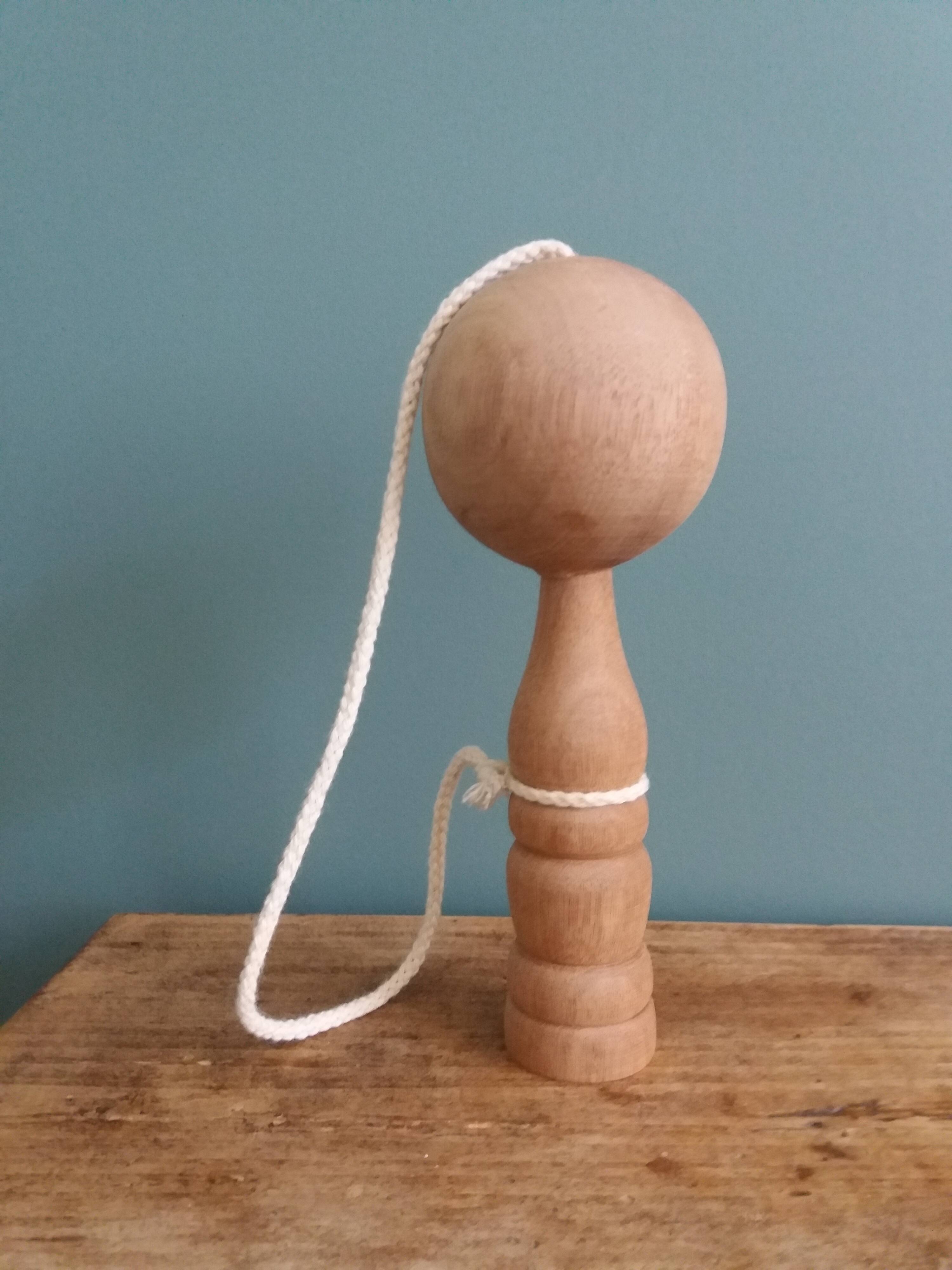 Bilboquet en bois brut