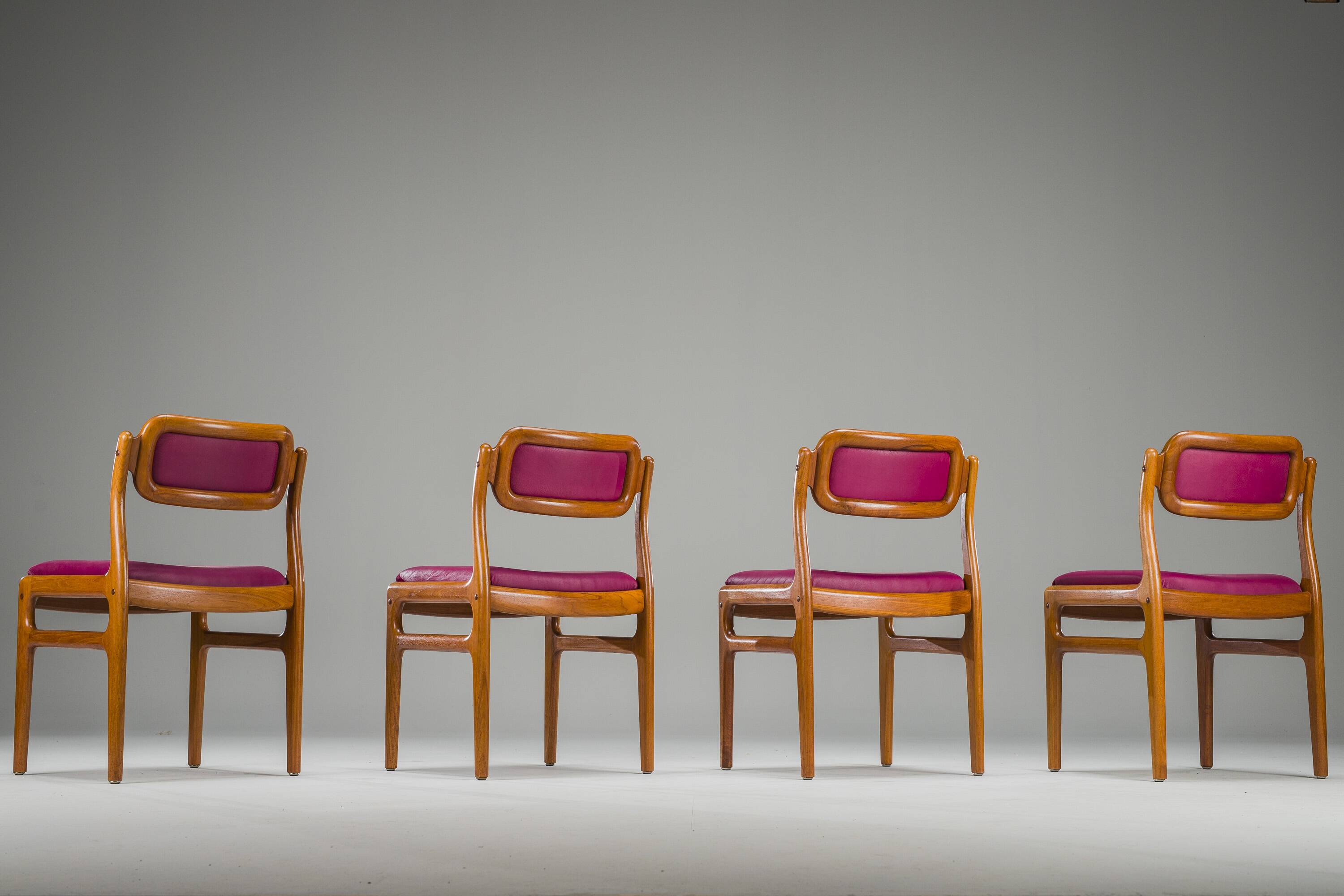 4 chaises en teck par Johannes Andersen pour Uldum