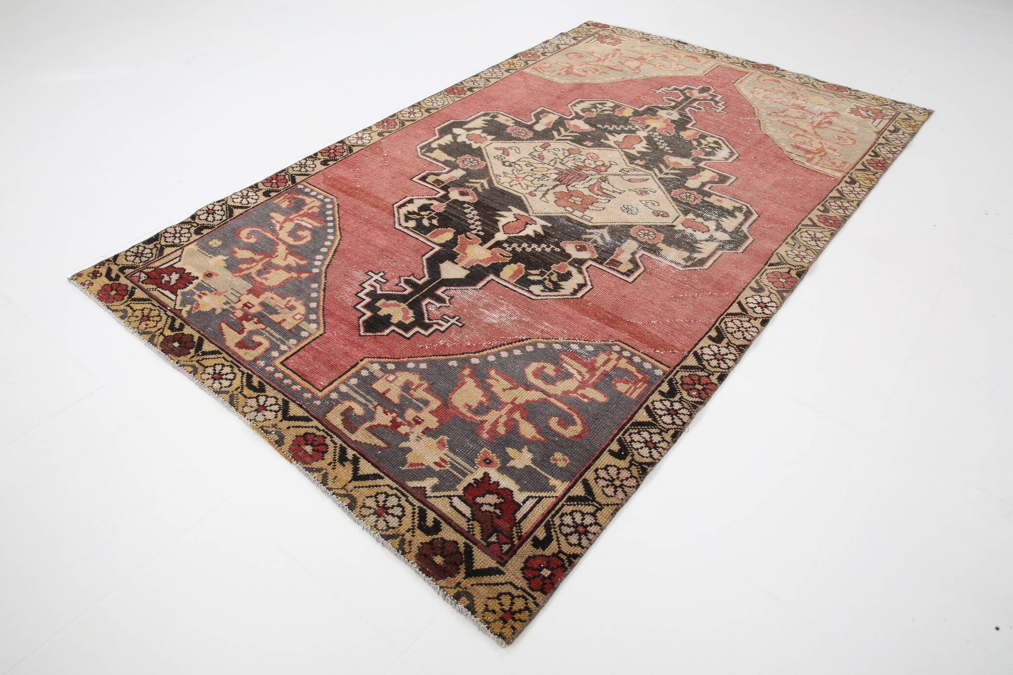 Oriental Pattern Classic Red Black Vintage Persian Rug, 132x222Cm