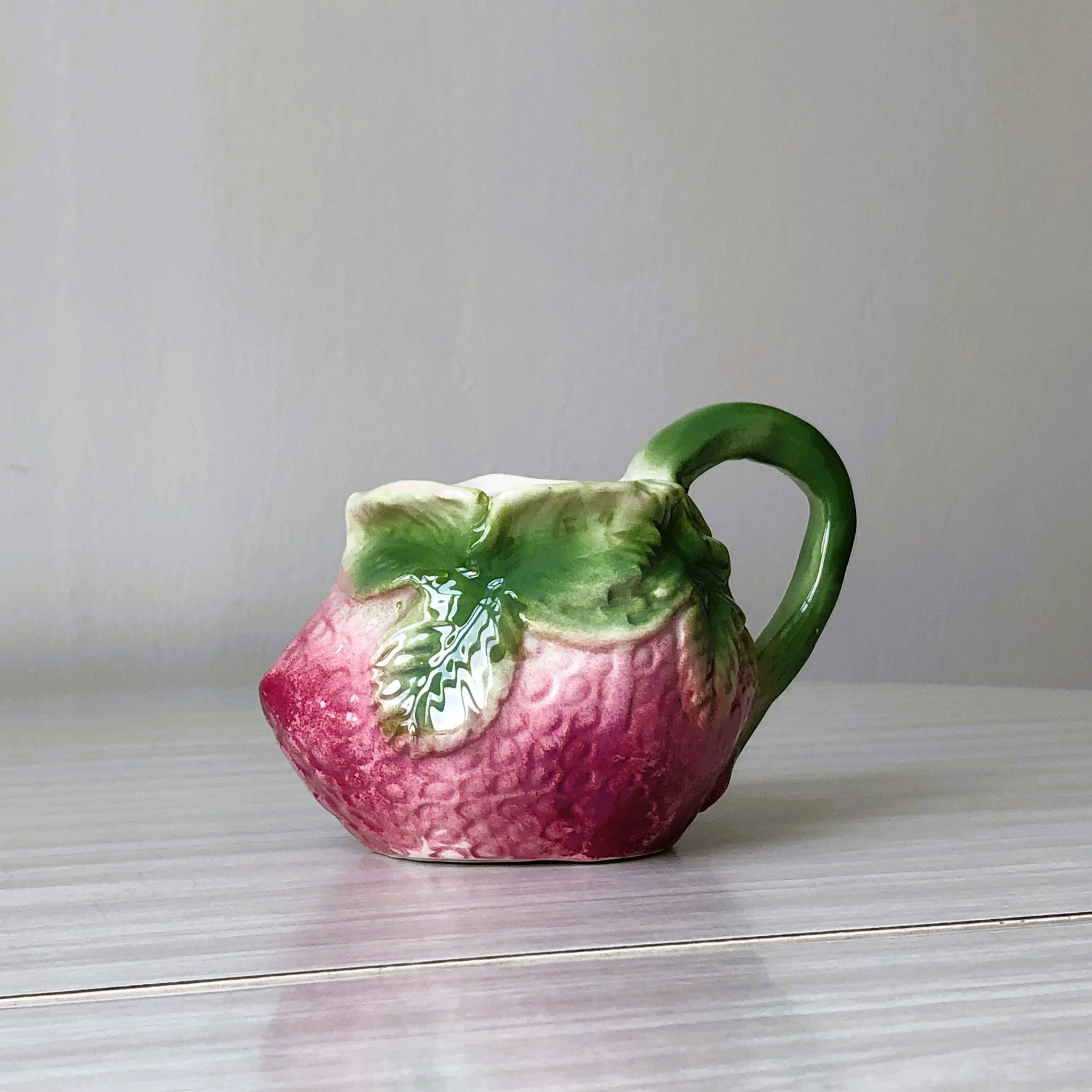 Slip milk jug