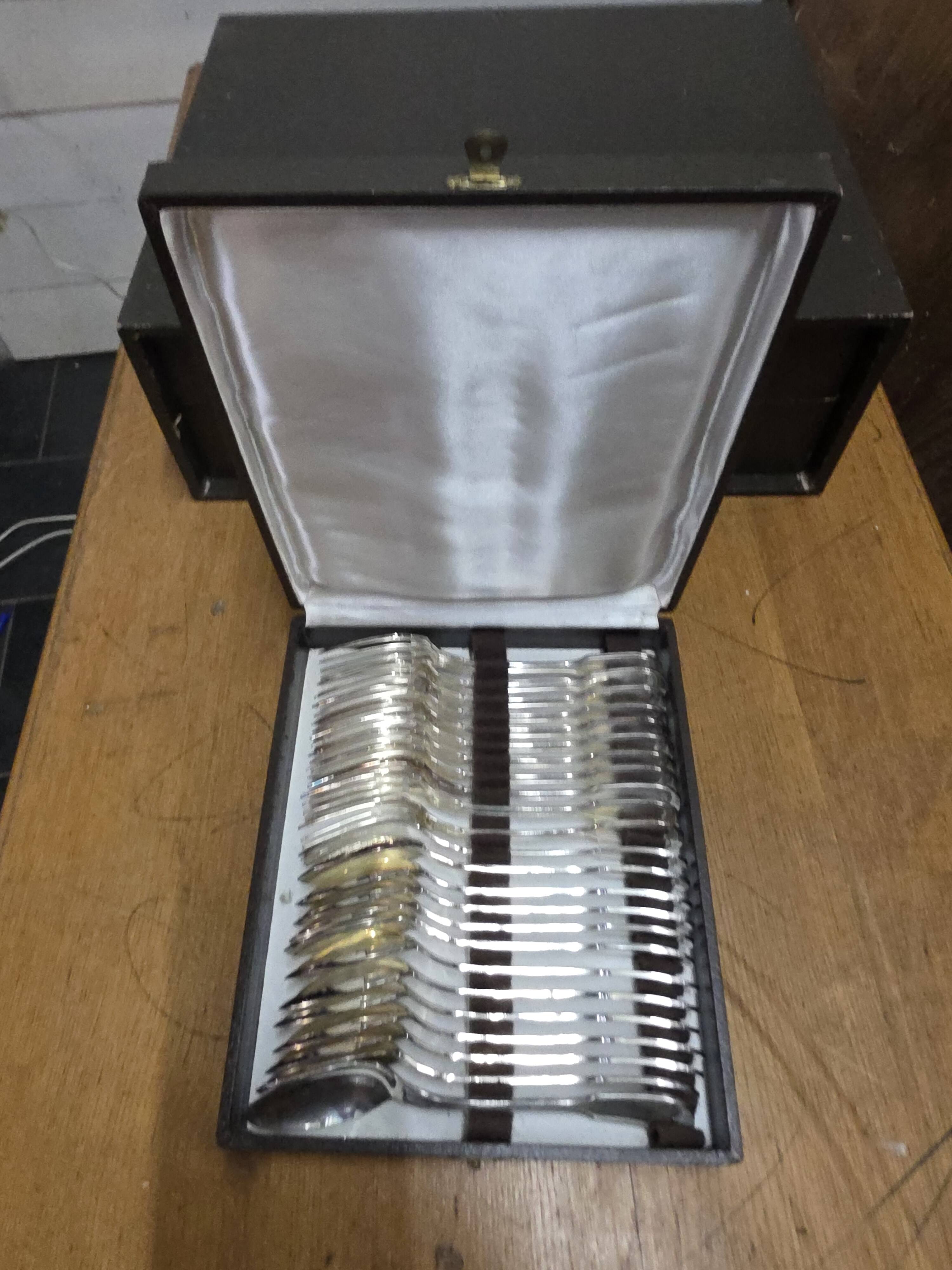 Boulenger silver-plated cutlery set, 86 pieces, hallmark 100.