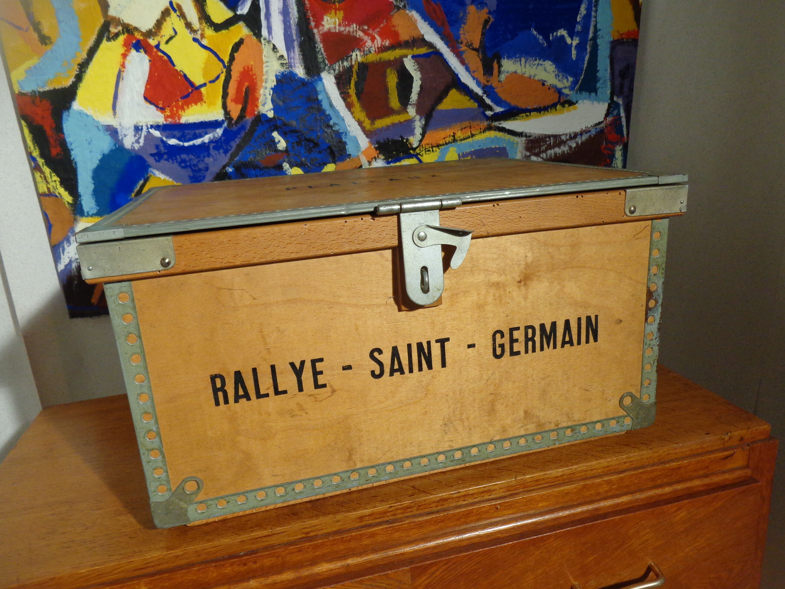 Vintage wooden box Rallye Saint-Germain metal frame