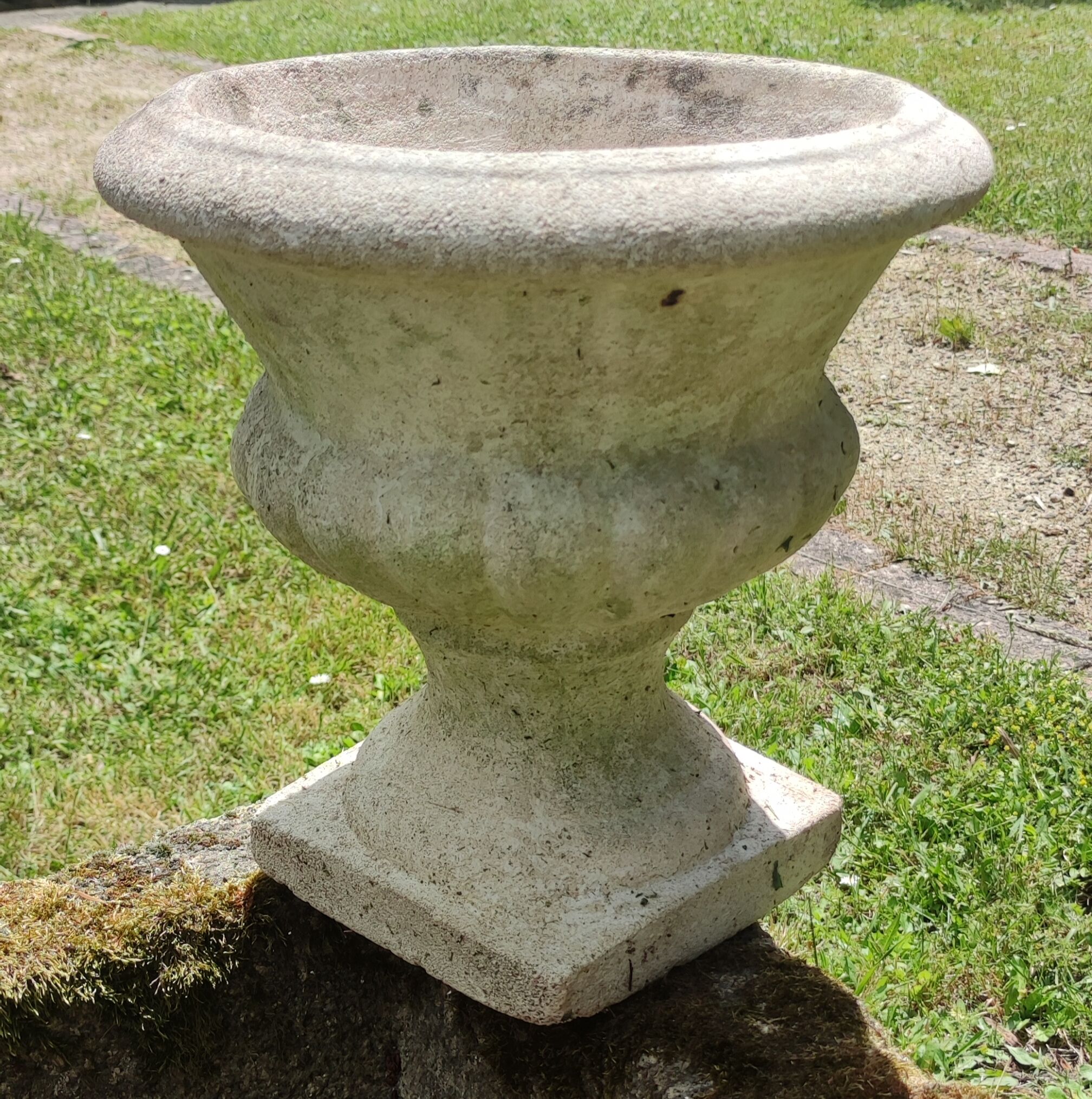 Médicis in reconstituted stone