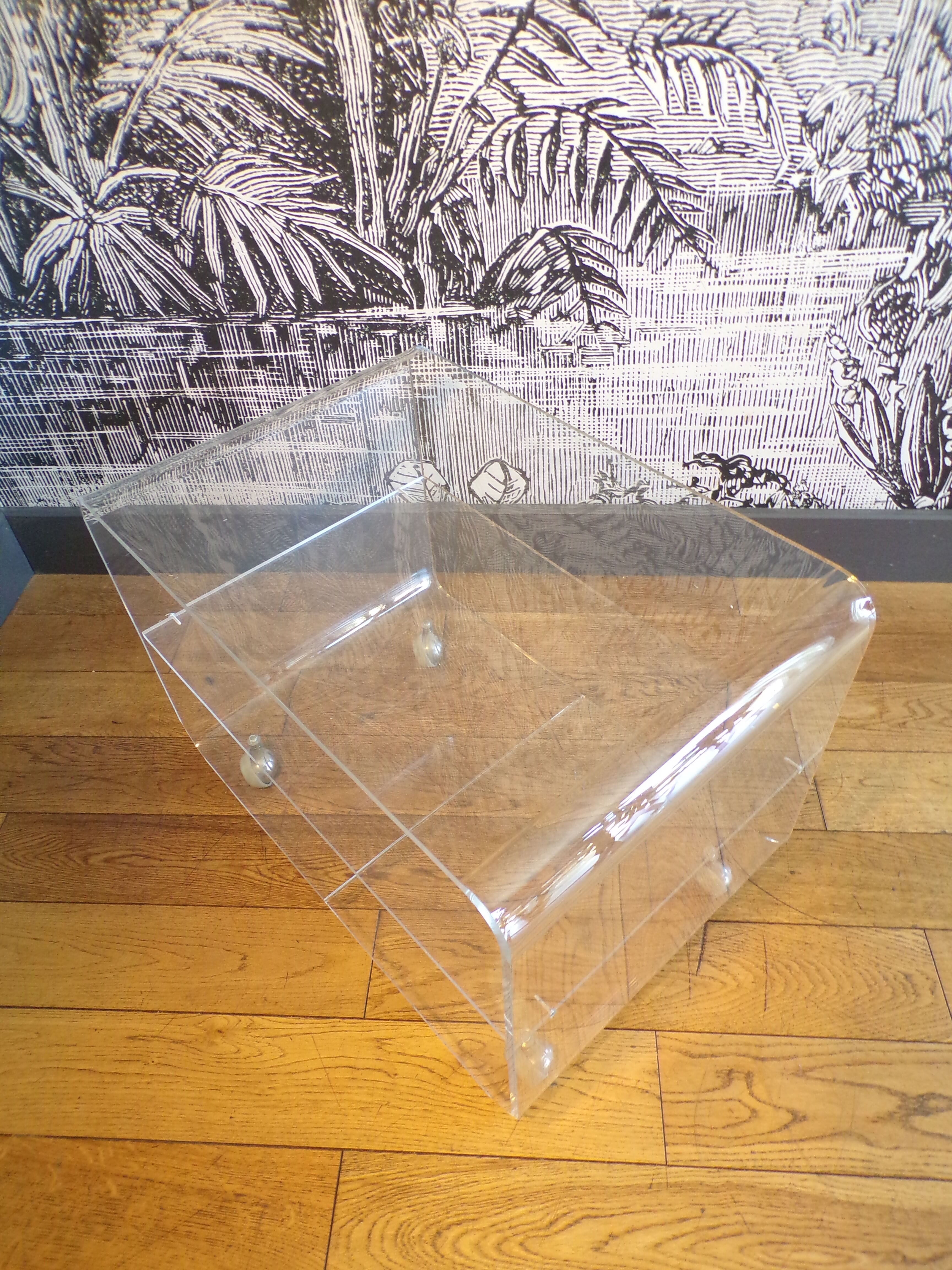 Meuble plexiglas vintage