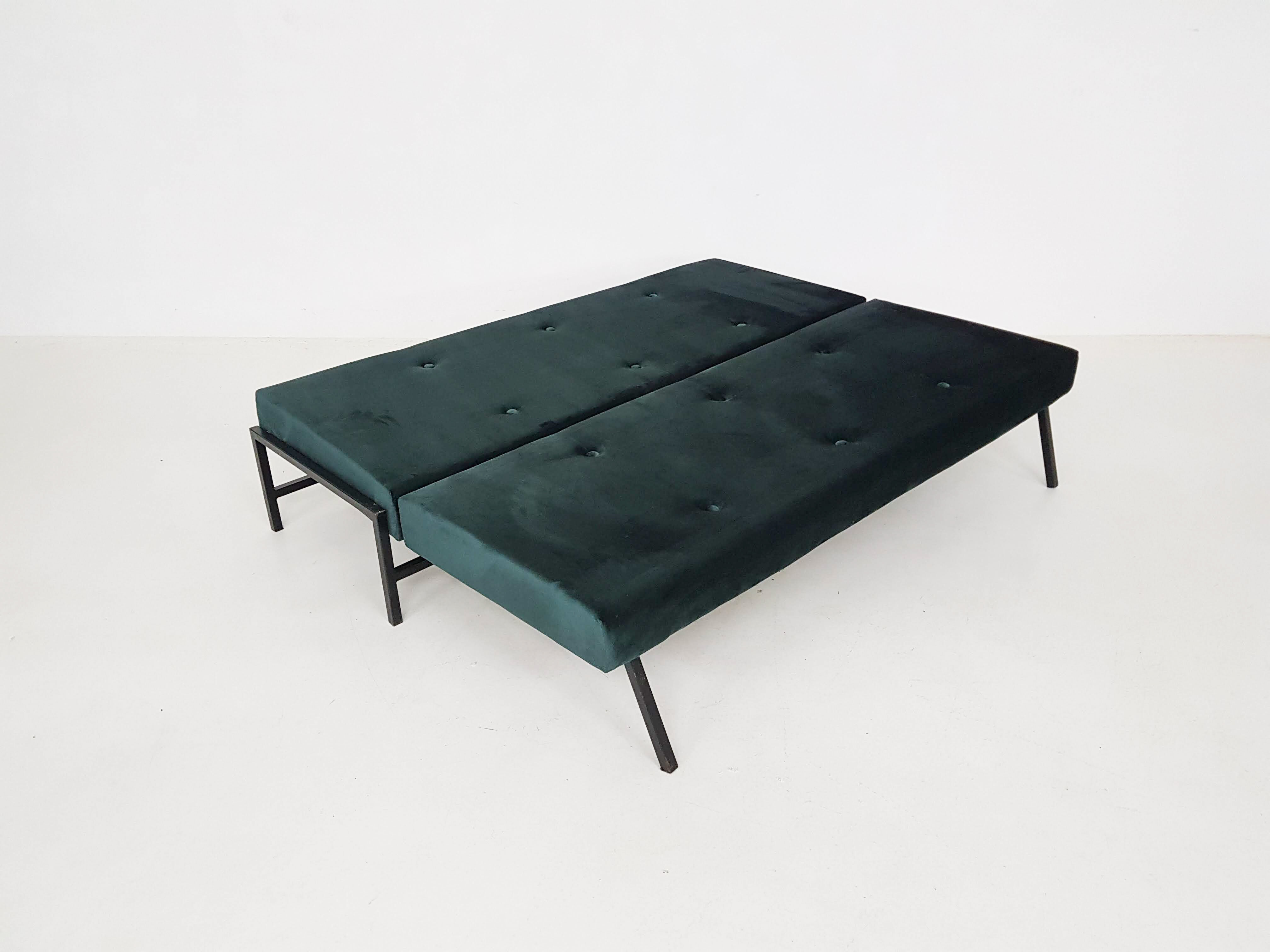 Green velvet daybed Netherlands 1950