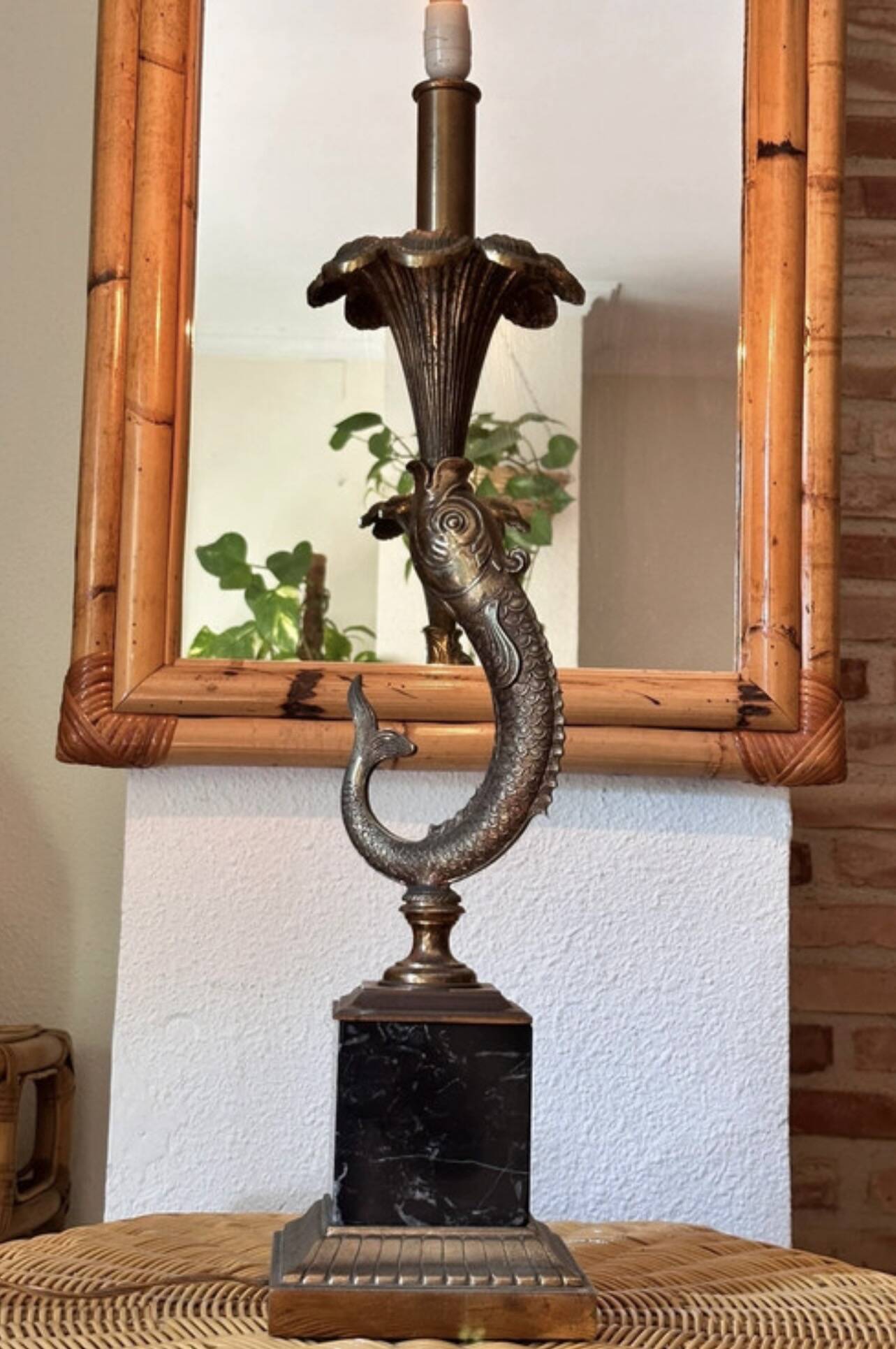 Lampe sculpturale vintage avec dauphin en bronze sur base en marbre noir -Holl