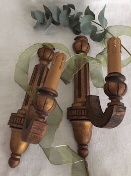Pair of wooden appliques, old-age gilding