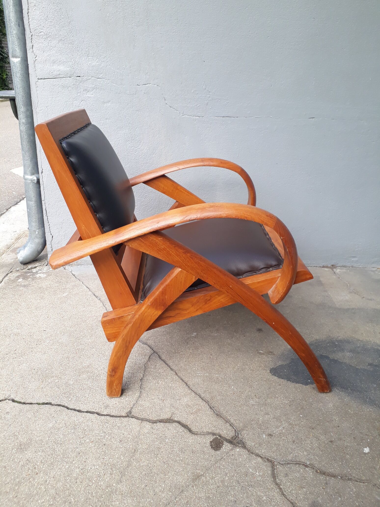 Colonial-style armchair
