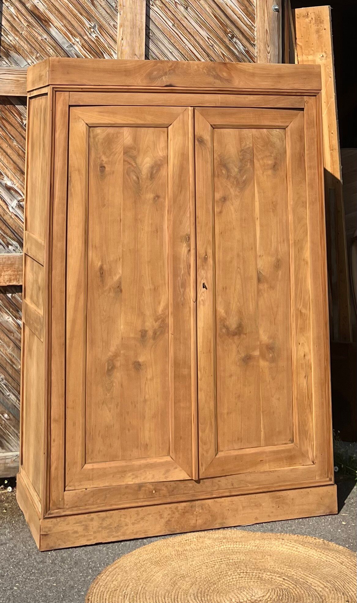 Renovated antique wardrobe in raw solid wood: wardrobe