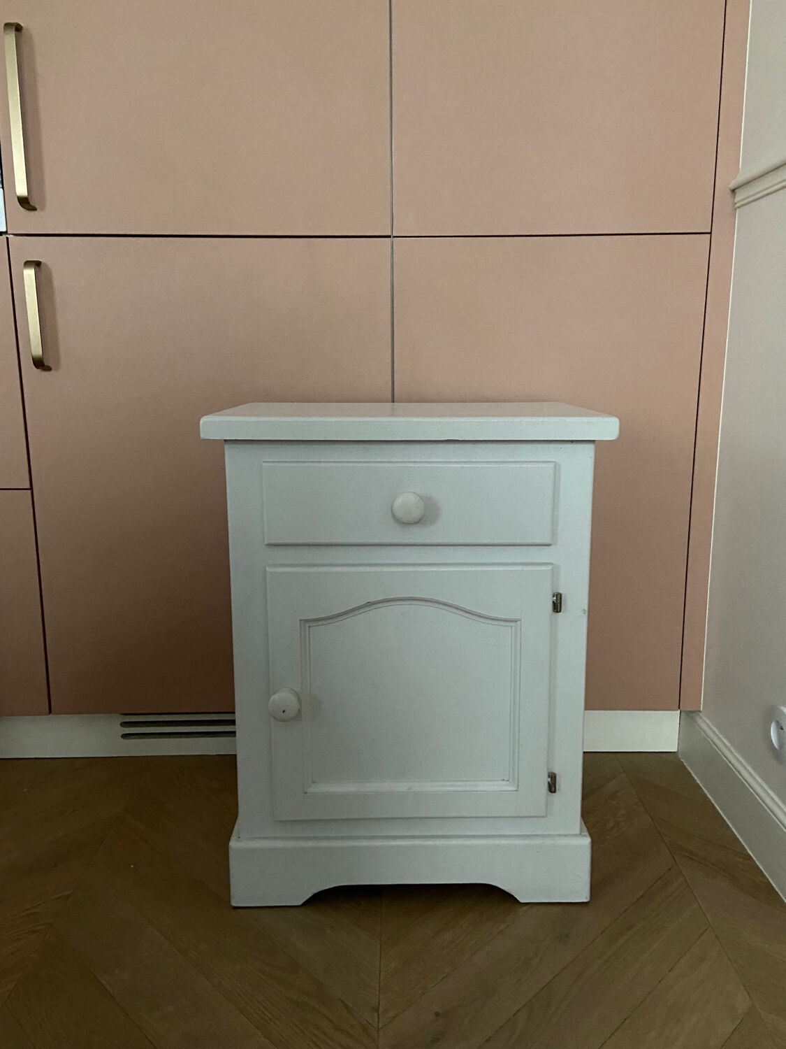 Bedside table