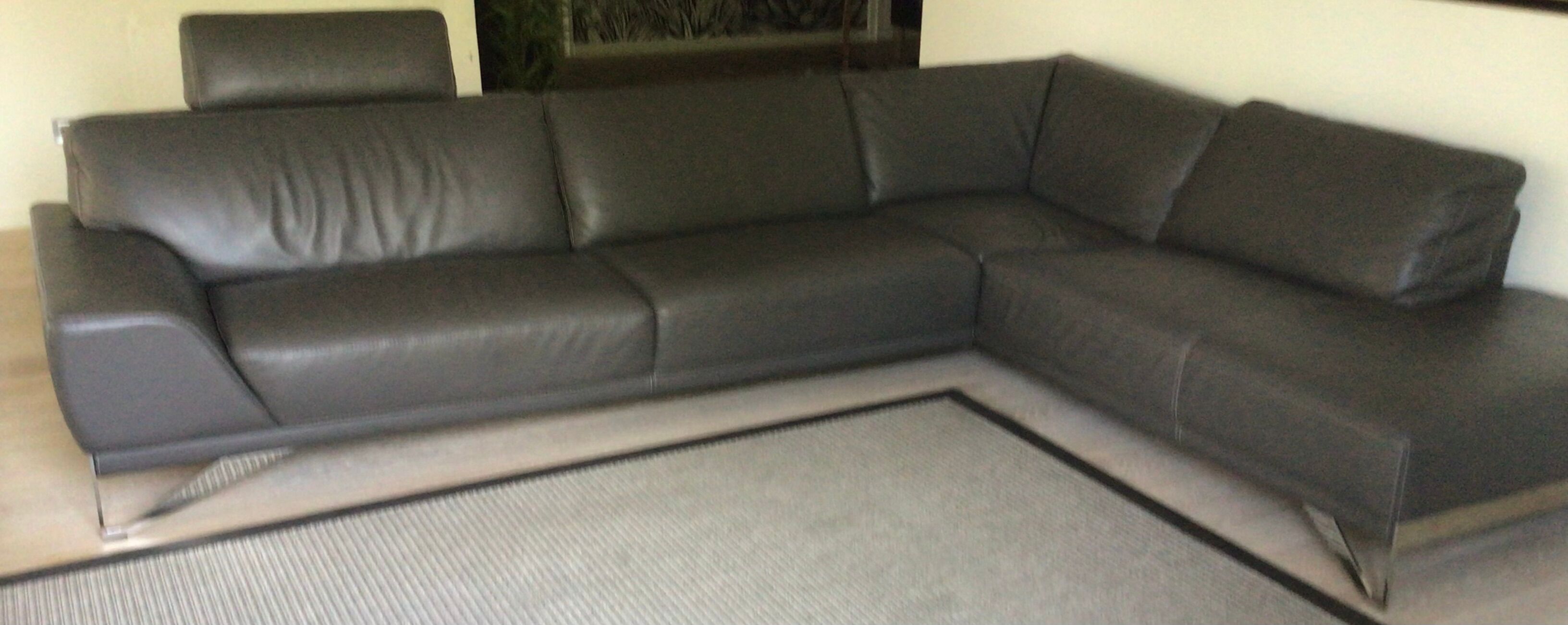 Grey leather corner sofa Roche Bobois, removable.