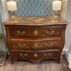 Ancienne et petite commode galbée dans le gout de Hache epoque XIX eme