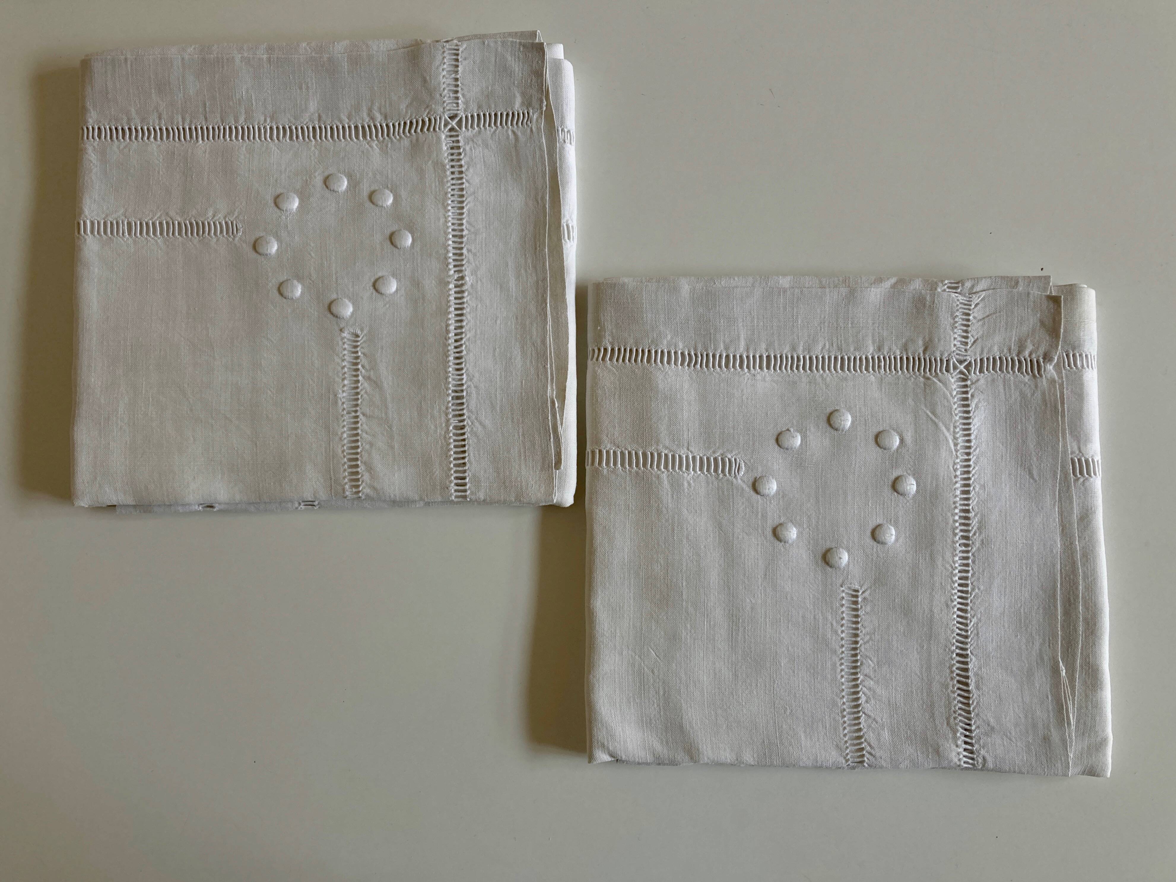 Paire de taies d'oreillers toile de lin brodée de pois et jours sans monogramme
