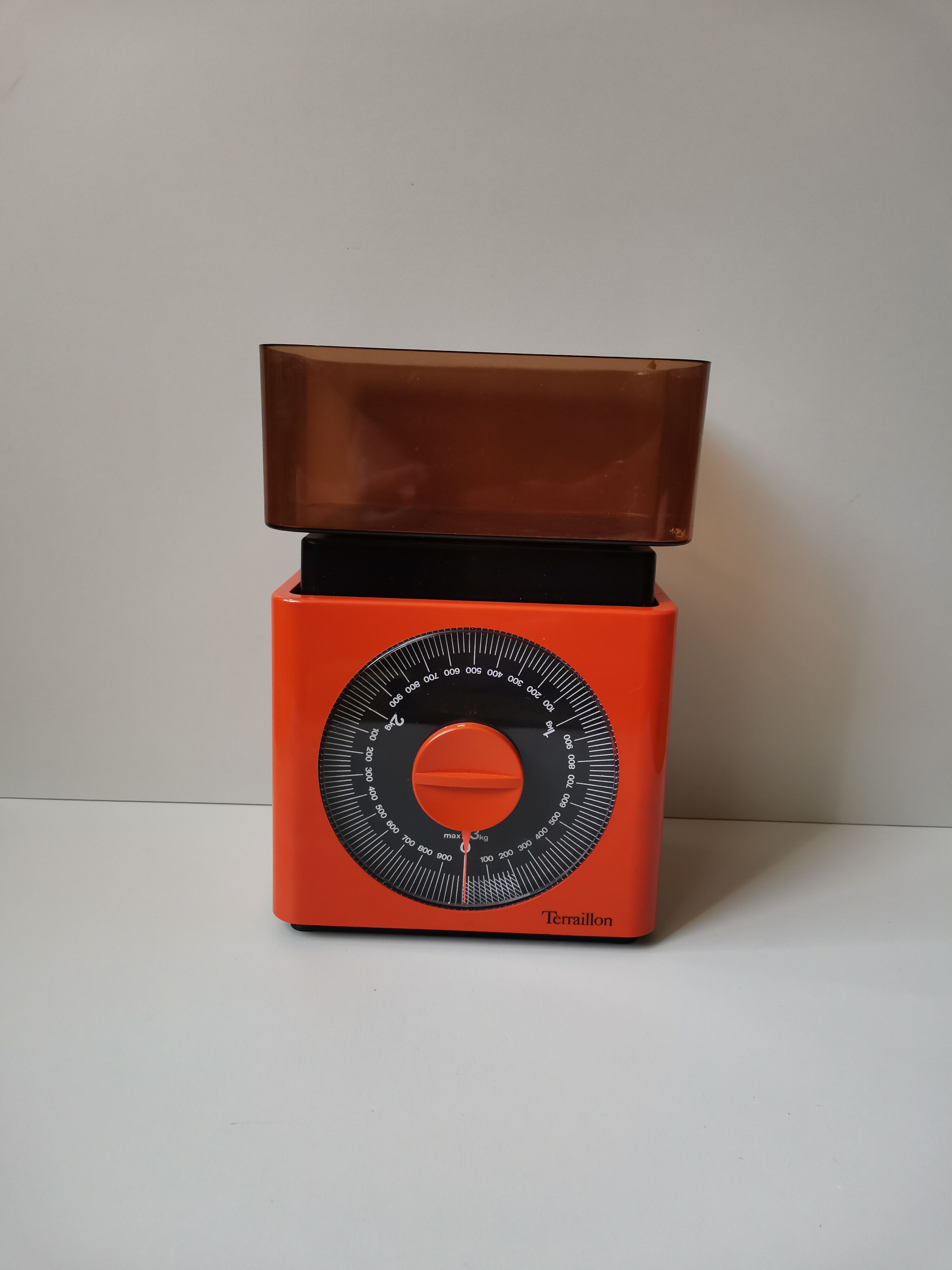 Vintage scale format Terraillon orange 70s