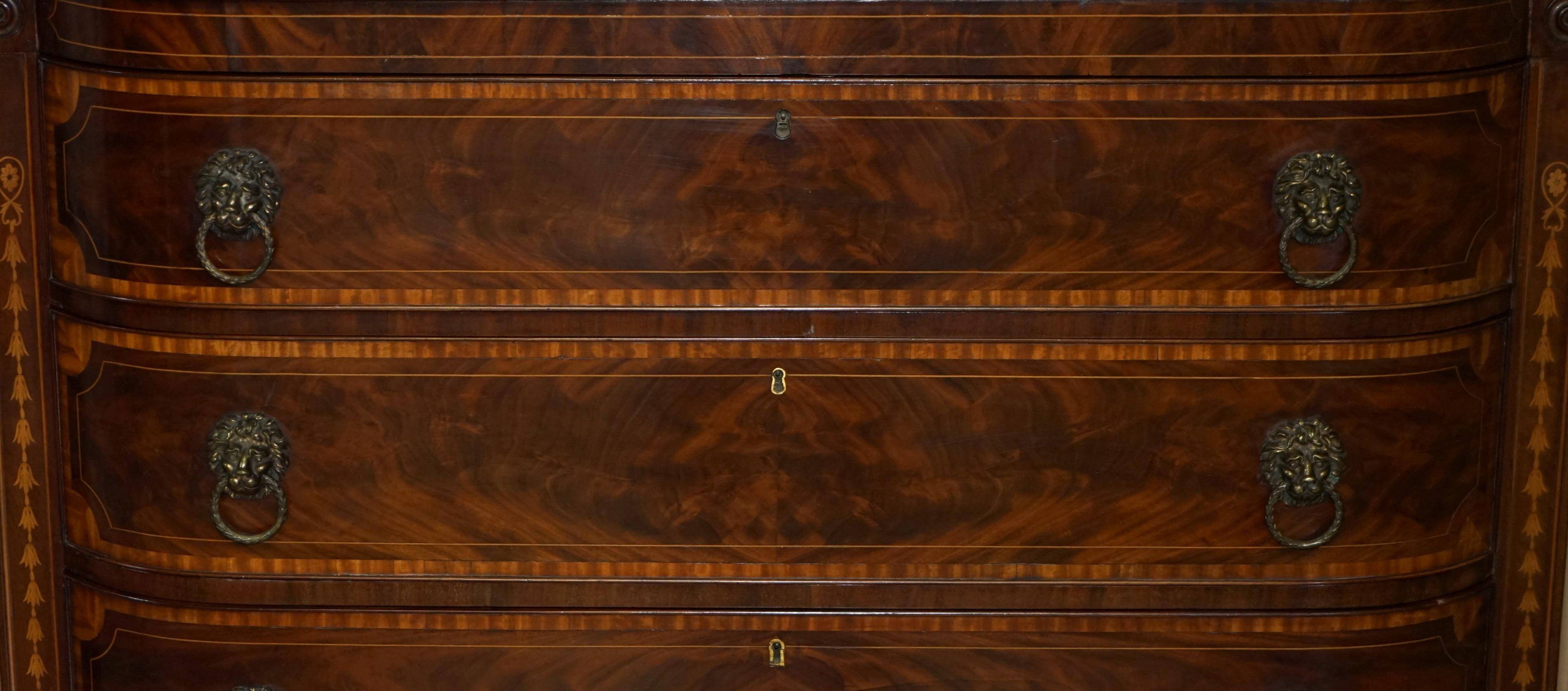 Commode Sheraton avec poignées tête de lion, 1859
