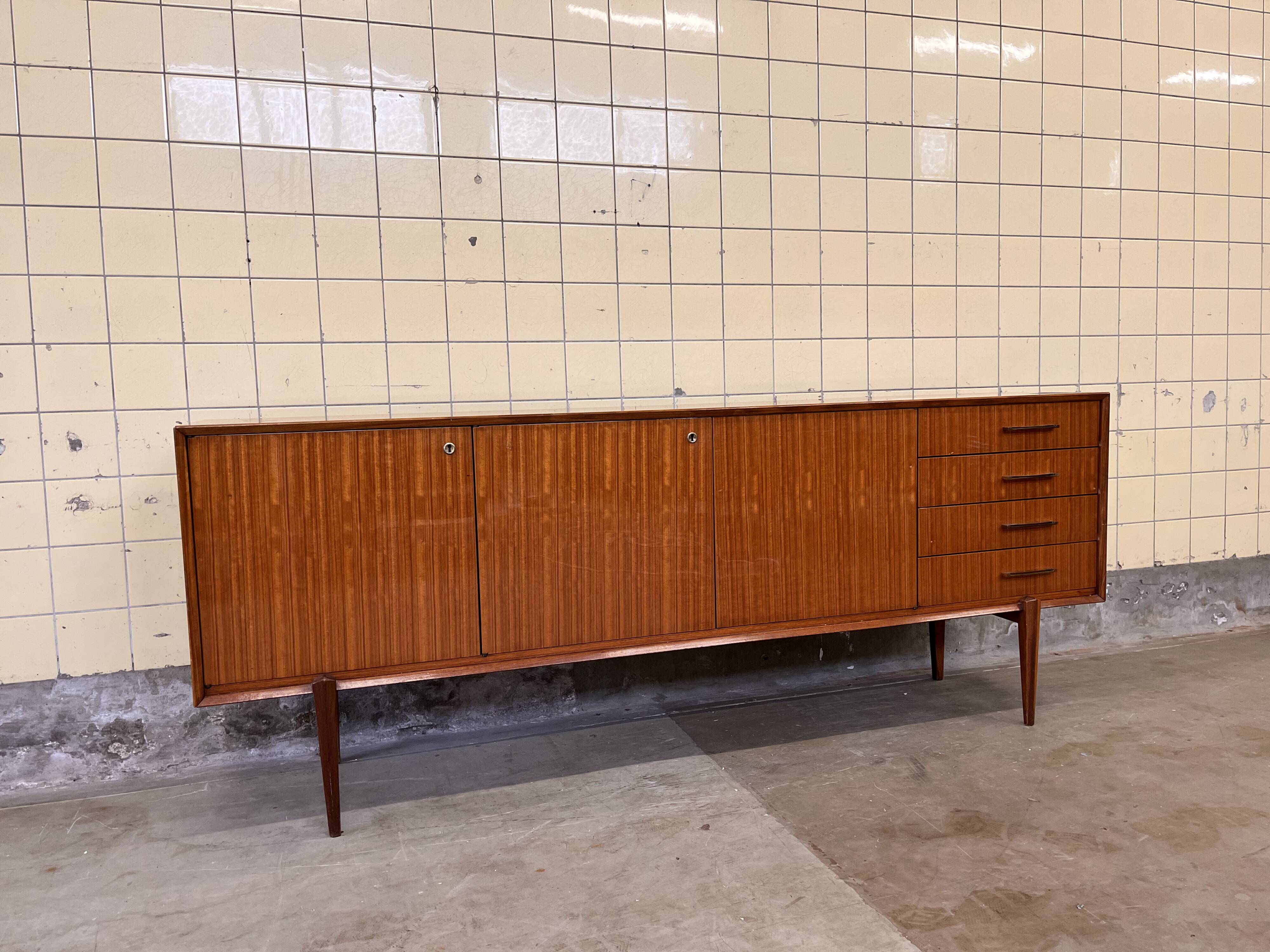 Buffet laqué de Van Pelt