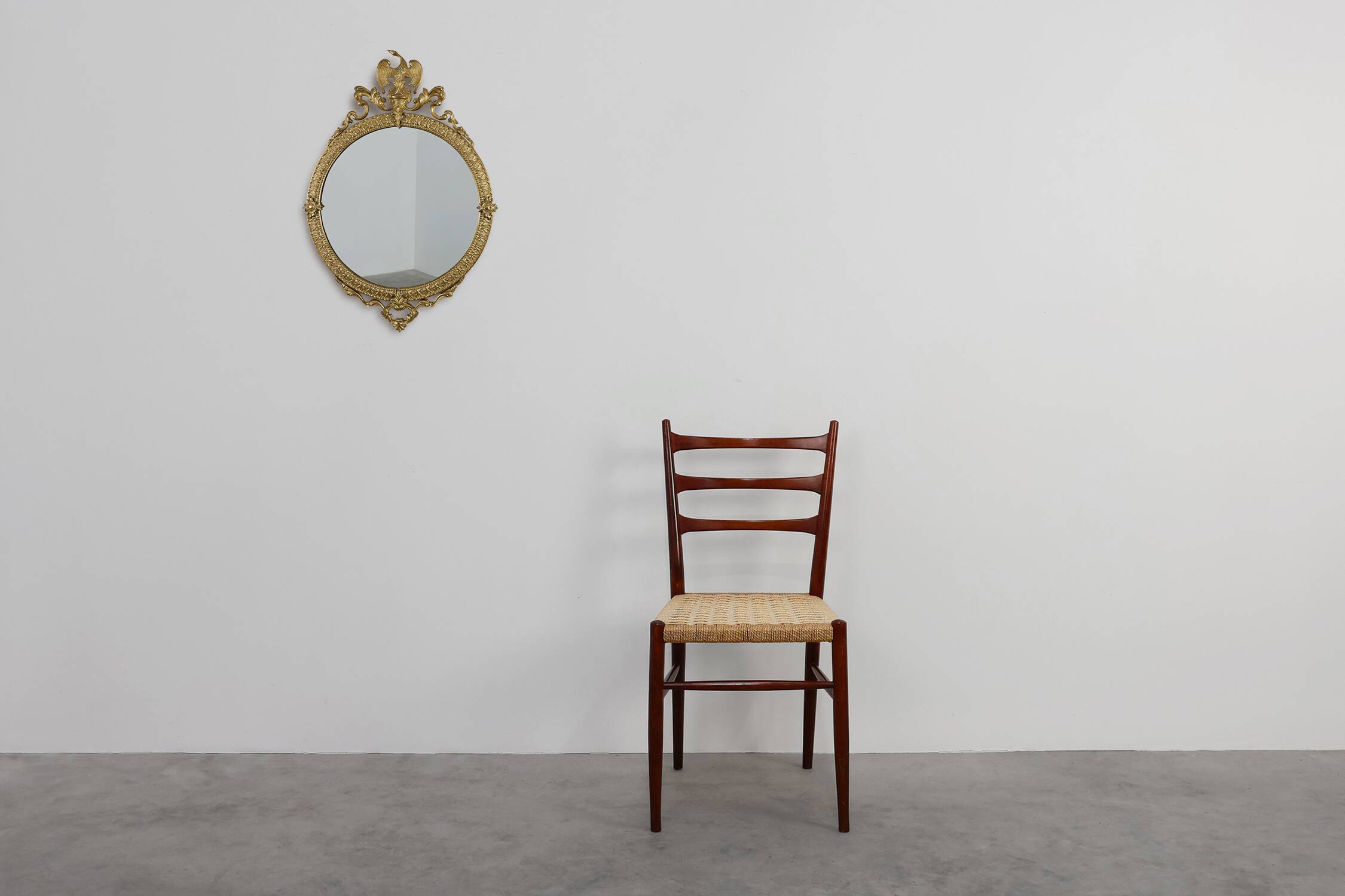 Miroir rond néoclassique français en finition cuivre, 20e siècle