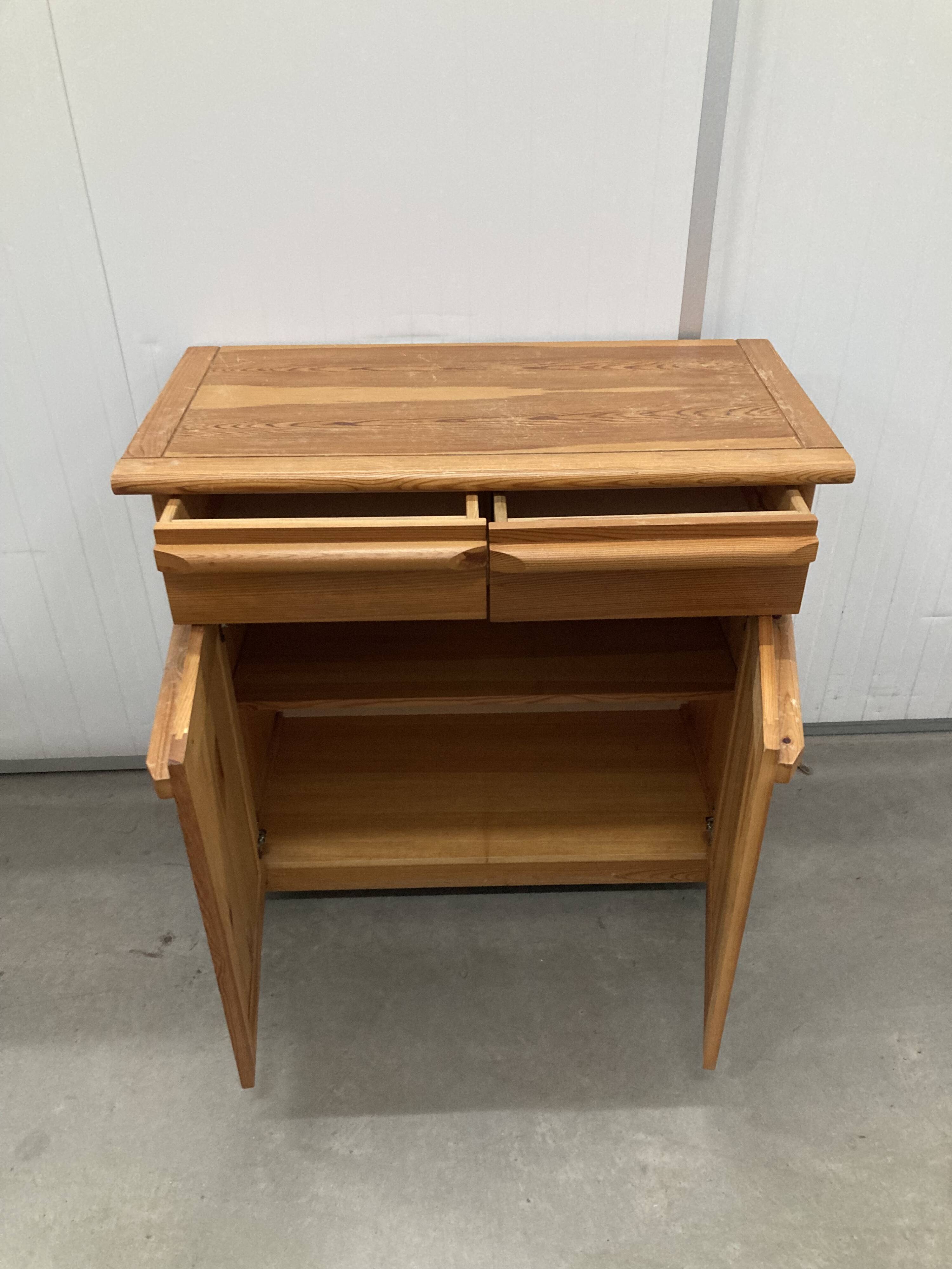 Buffet vintage en pin des années 70