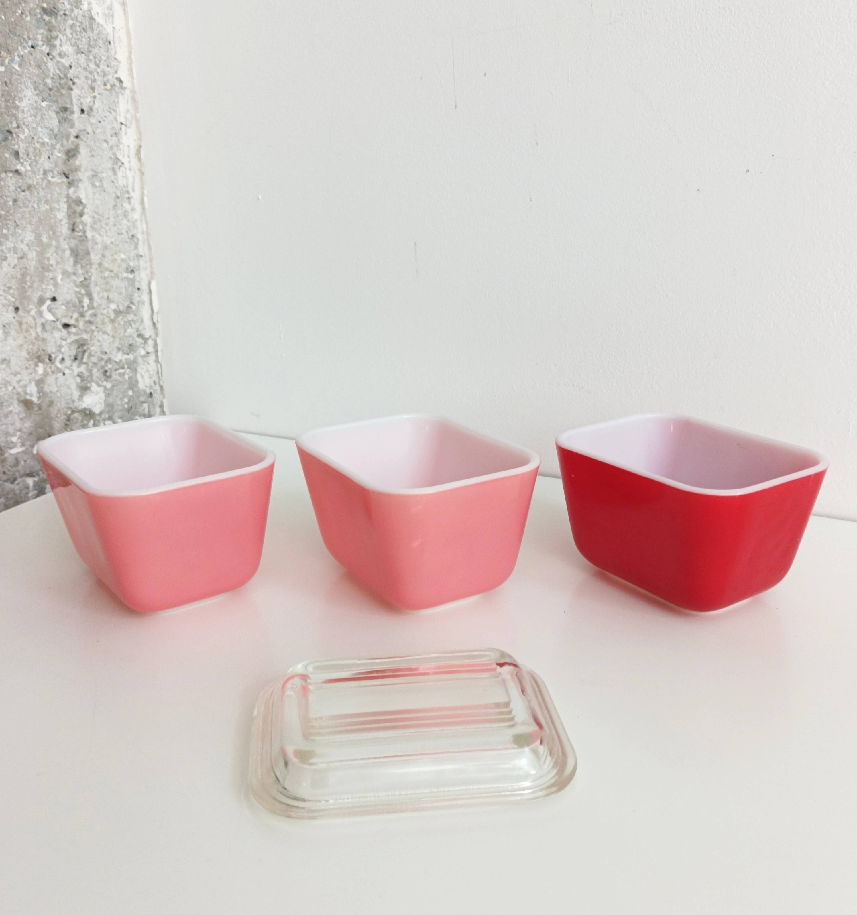 Vintage USA Pyrex boxes