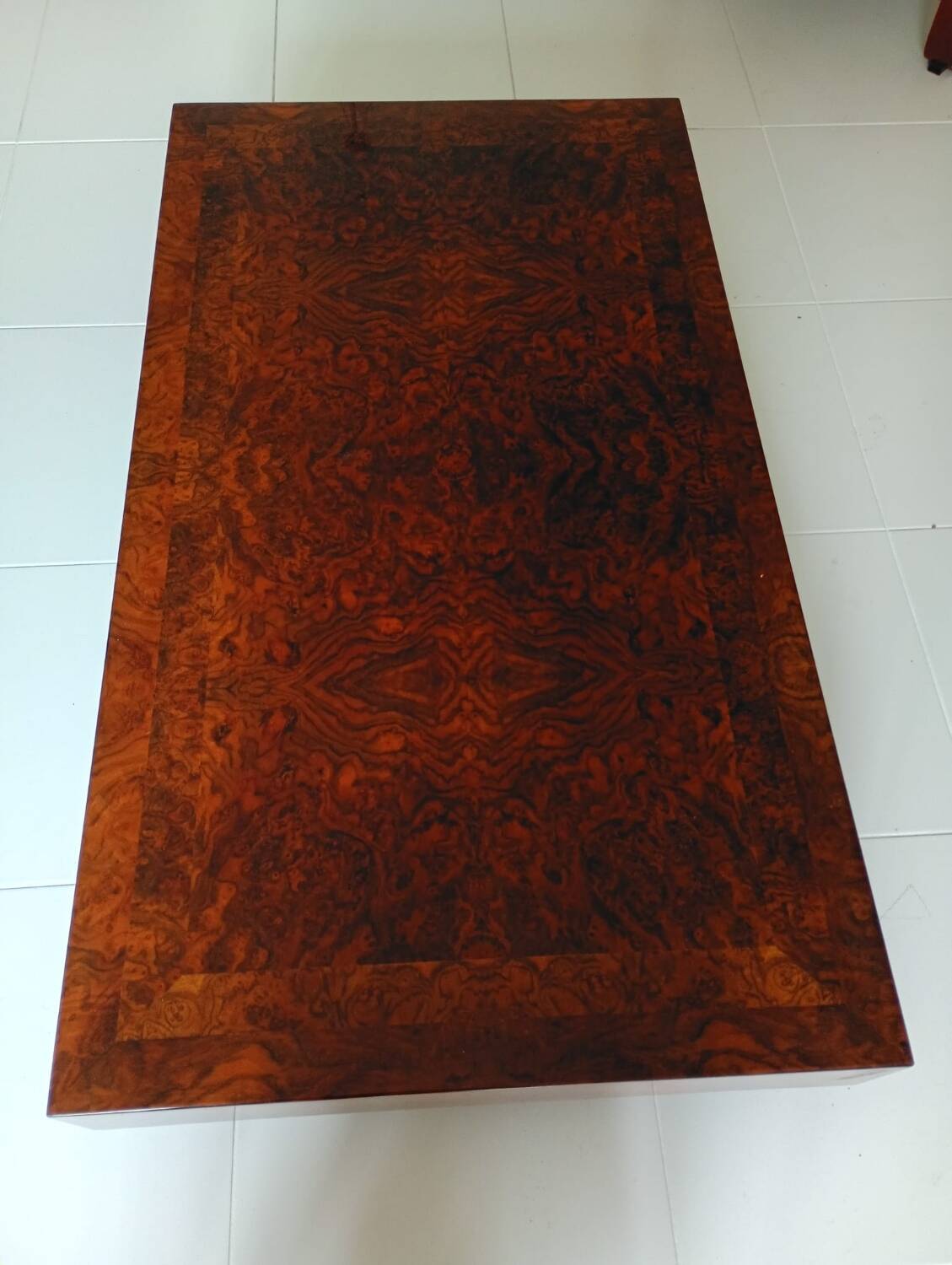Table basse marqueterie bois de loupe 1970